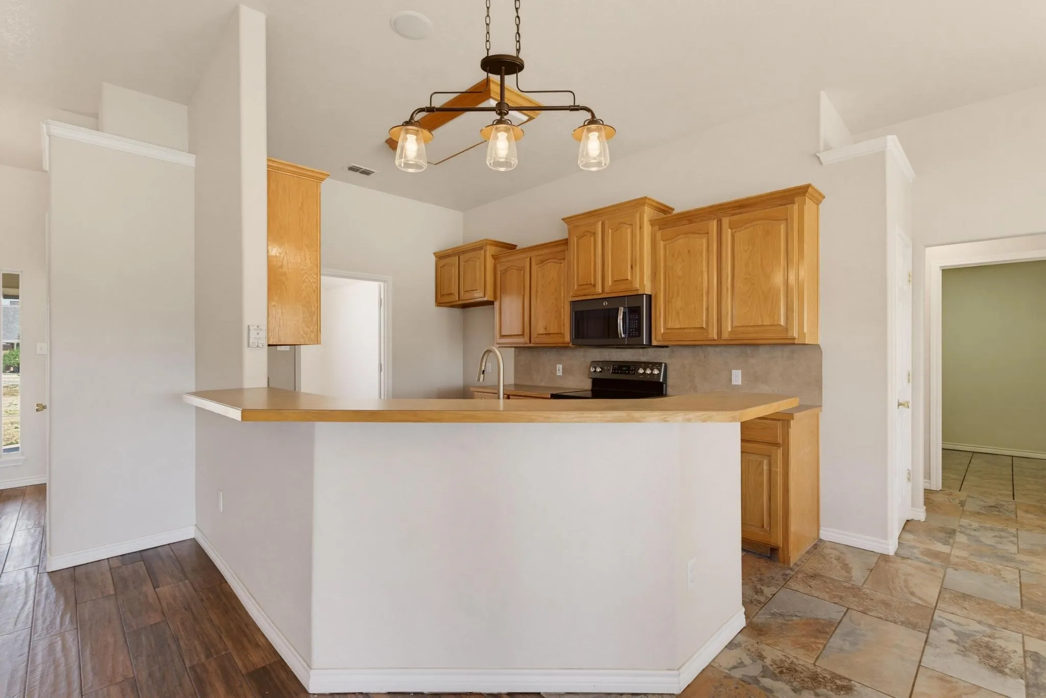 Single Family Residence For Sale in Taylor County , 201 Dollar Bill Drive, Abilene, Texas 79602, 4 Bedroom, 2 Bathroom, 2 Garage spaces, 2,083 Sqft, built in 2004, mls#21359530, Real Estate Agent in Abilene, Homes For Sale in Taylor county, Homes For Sale in Abilene, Realtor in Abilene Texas, Real Estate Brokerage Independent Realty Texas, Luminita Cordes Realtor