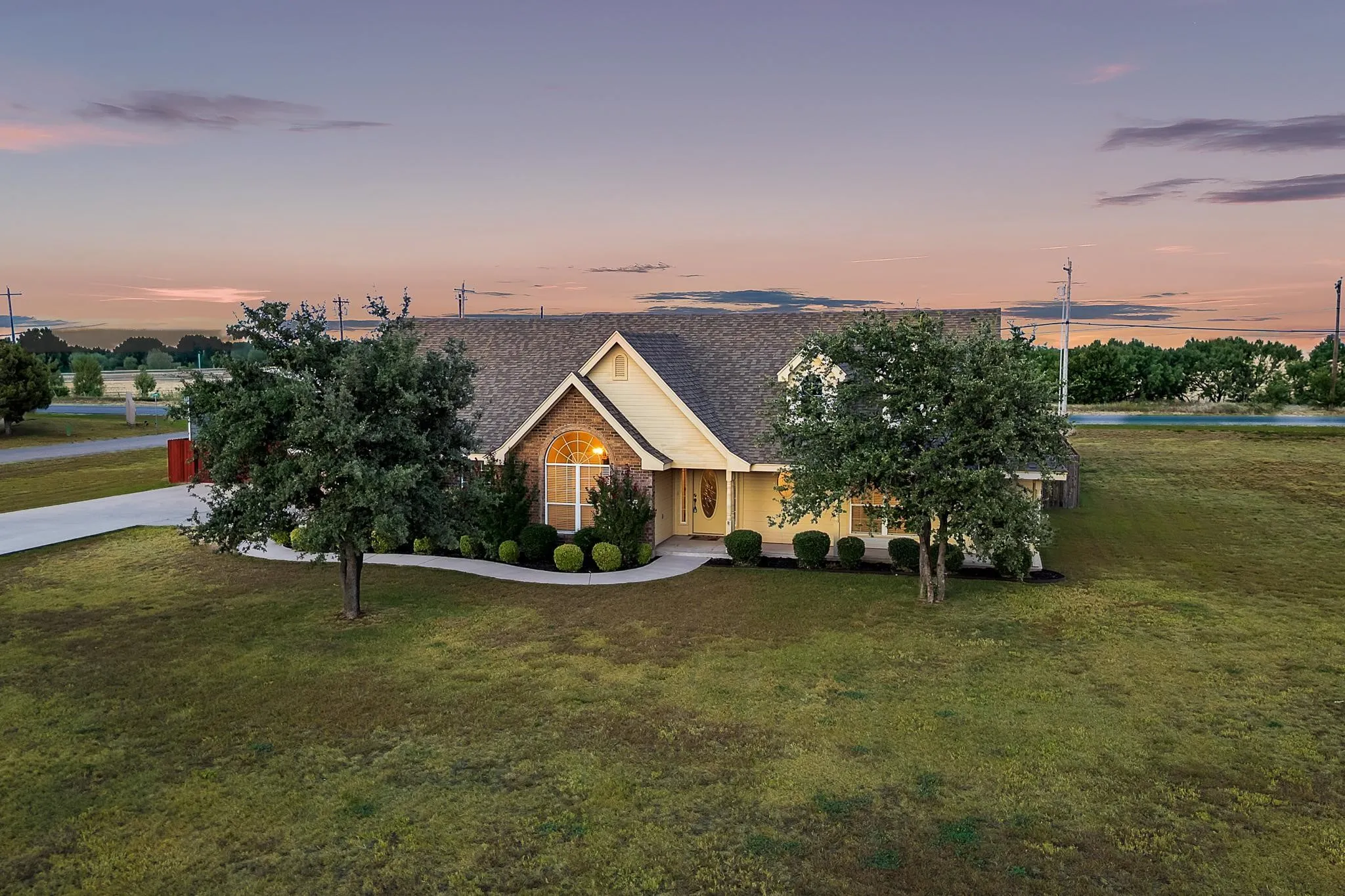 Single Family Residence For Sale in Taylor County , 201 Dollar Bill Drive, Abilene, Texas 79602, 4 Bedroom, 2 Bathroom, 2 Garage spaces, 2,083 Sqft, built in 2004, mls#21359530, Real Estate Agent in Abilene, Homes For Sale in Taylor county, Homes For Sale in Abilene, Realtor in Abilene Texas, Real Estate Brokerage Independent Realty Texas, Luminita Cordes Realtor
