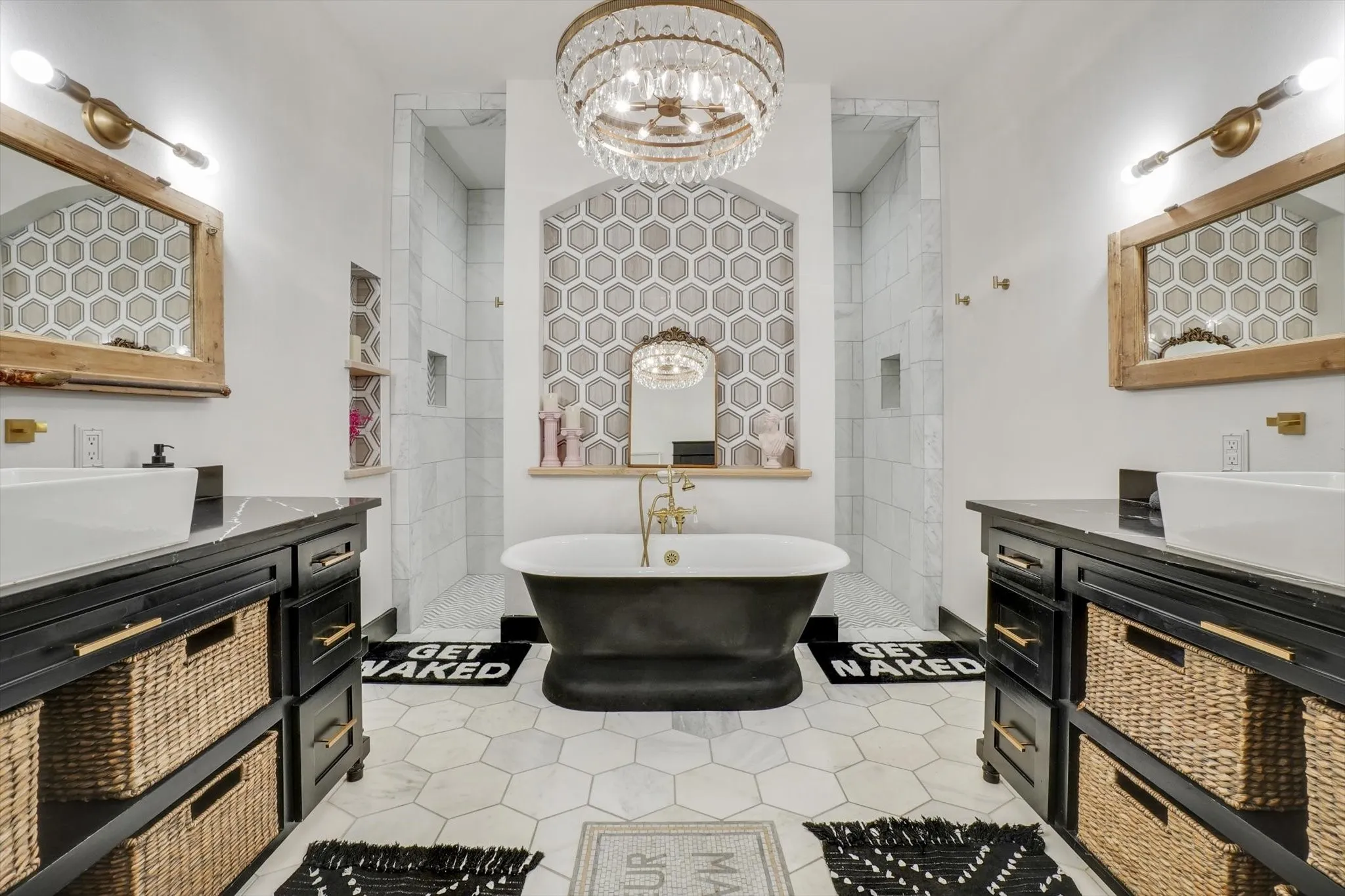 Single Family Residence For Sale in Ellis County , 371 S Ring Road, Waxahachie, Texas 75165, 6 Bedroom, 4 Bathroom, 2 Garage spaces, 4,474 Sqft, built in 2020, mls#21360918, Real Estate Agent in Waxahachie, Homes For Sale in Ellis county, Homes For Sale in Waxahachie, Realtor in Waxahachie Texas, Real Estate Brokerage Independent Realty Texas, Luminita Cordes Realtor