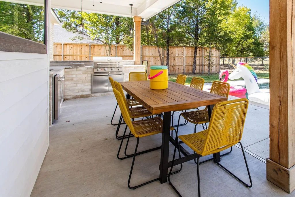 Single Family Residence For Sale in Ellis County , 371 S Ring Road, Waxahachie, Texas 75165, 6 Bedroom, 4 Bathroom, 2 Garage spaces, 4,474 Sqft, built in 2020, mls#21360918, Real Estate Agent in Waxahachie, Homes For Sale in Ellis county, Homes For Sale in Waxahachie, Realtor in Waxahachie Texas, Real Estate Brokerage Independent Realty Texas, Luminita Cordes Realtor