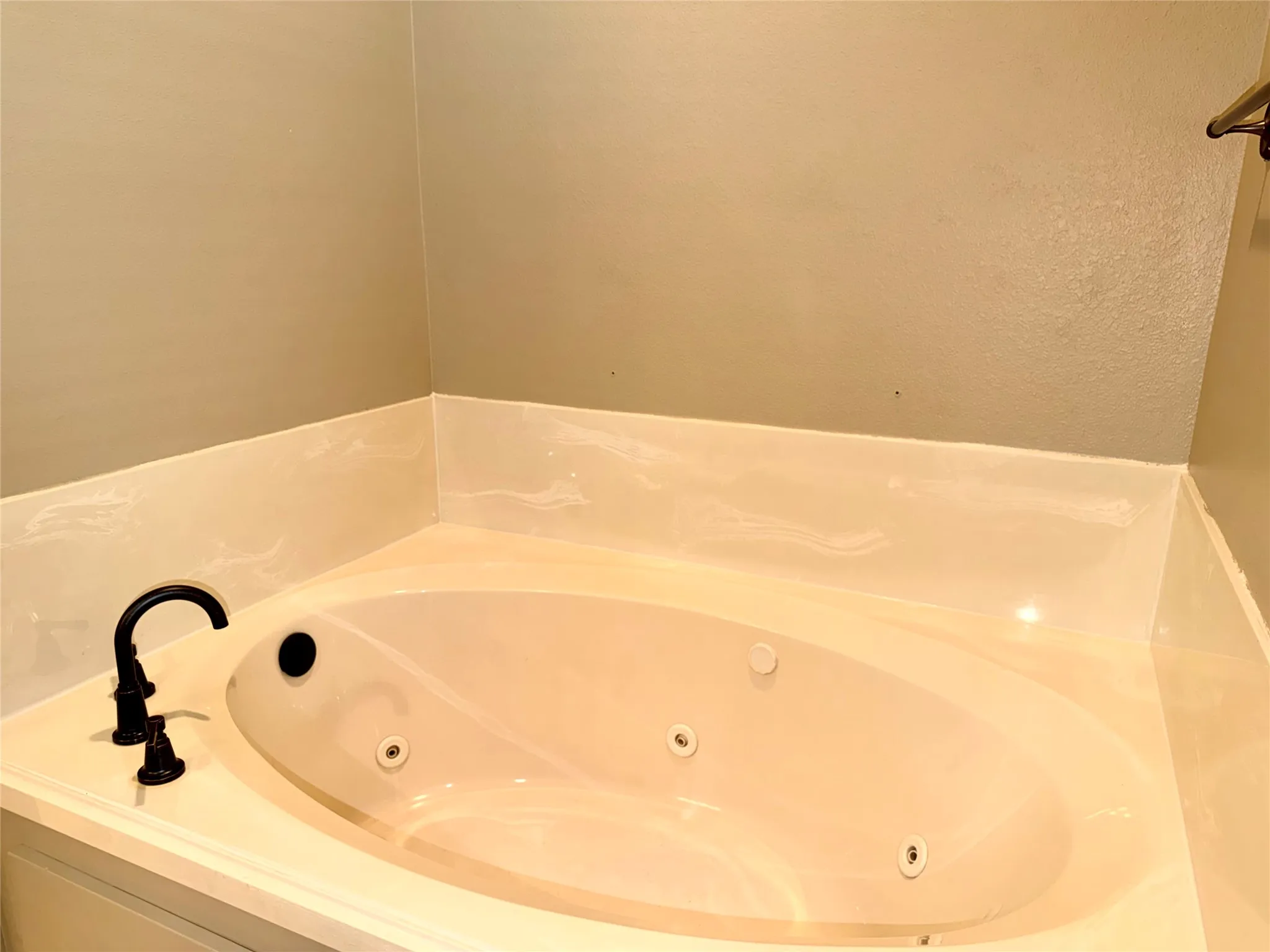 Single Family Residence For Sale in Smith County , 12881 Winding Oak, Lindale, Texas 75771, 4 Bedroom, 3 Bathroom, 2 Garage spaces, 3,168 Sqft, built in 2004, Price $659,900, mls#21360926, Real Estate Agent in Lindale, Homes For Sale in Smith county, Homes For Sale in Lindale, Realtor in Lindale Texas, Real Estate Brokerage Independent Realty Texas, Luminita Cordes Realtor
