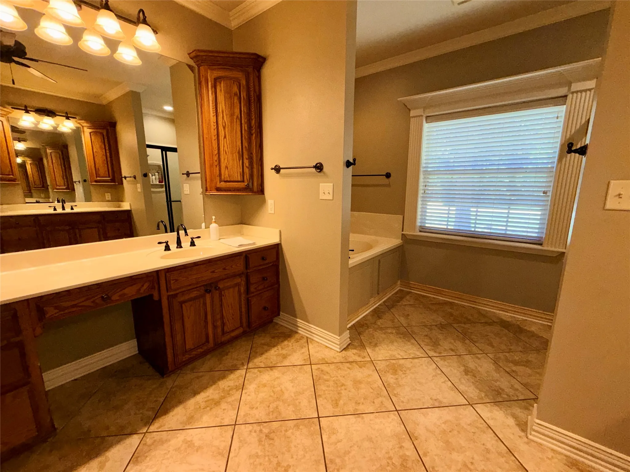 Single Family Residence For Sale in Smith County , 12881 Winding Oak, Lindale, Texas 75771, 4 Bedroom, 3 Bathroom, 2 Garage spaces, 3,168 Sqft, built in 2004, Price $659,900, mls#21360926, Real Estate Agent in Lindale, Homes For Sale in Smith county, Homes For Sale in Lindale, Realtor in Lindale Texas, Real Estate Brokerage Independent Realty Texas, Luminita Cordes Realtor