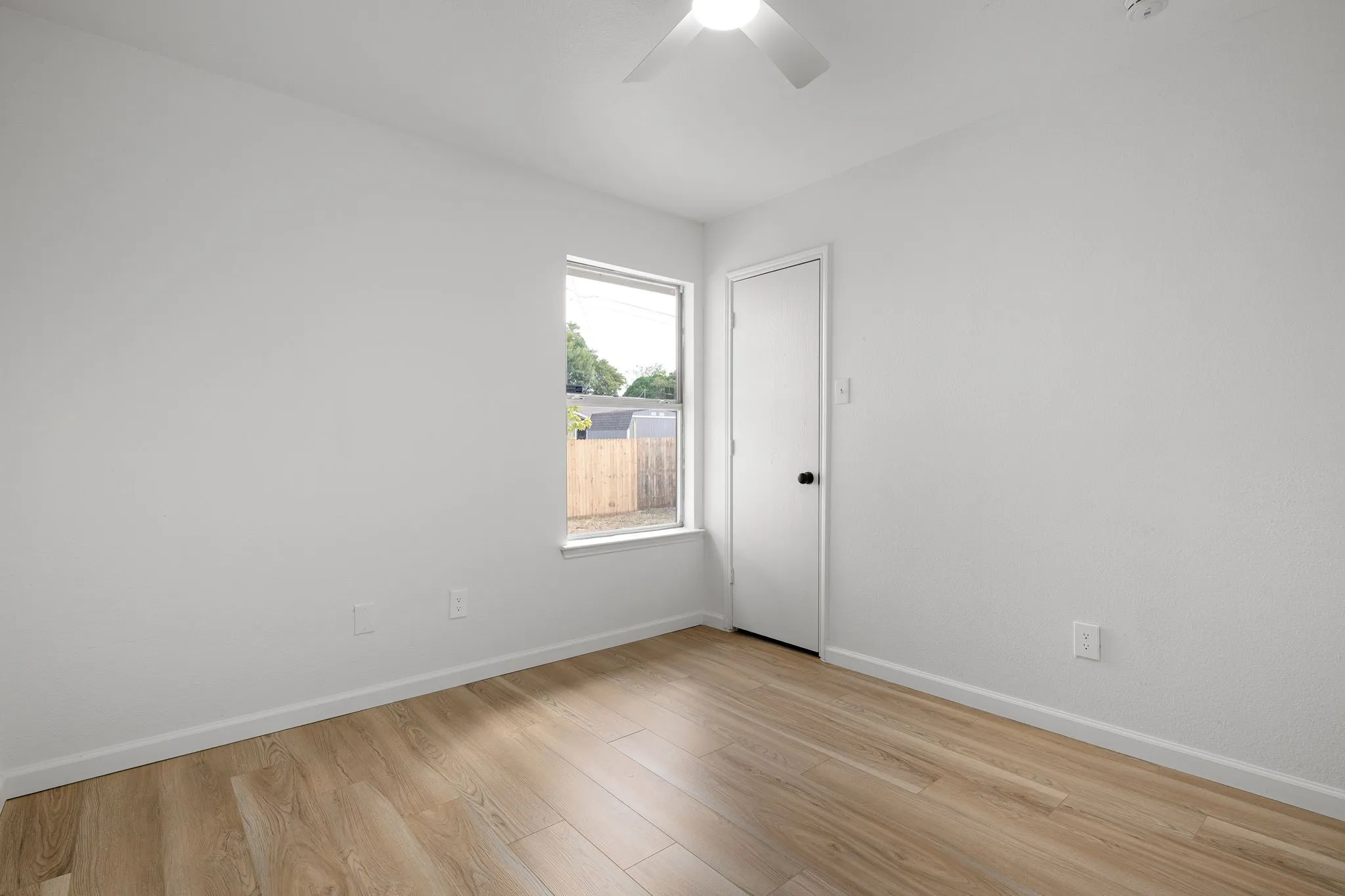 Single Family Residence For Sale in Dallas County , 1327 Cleardale Drive, Dallas, Texas 75232, 3 Bedroom, 2 Bathroom, 2 Garage spaces, 1,188 Sqft, built in 2004, mls#21360198, Real Estate Agent in Dallas, Homes For Sale in Dallas county, Homes For Sale in Dallas, Realtor in Dallas Texas, Real Estate Brokerage Independent Realty Texas, Luminita Cordes Realtor