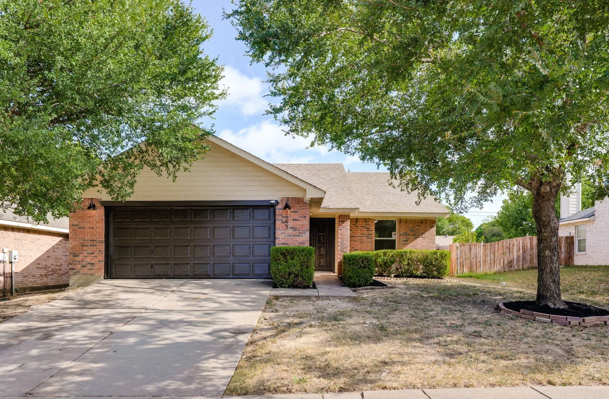 Single Family Residence For Sale in Dallas County , 1327 Cleardale Drive, Dallas, Texas 75232, 3 Bedroom, 2 Bathroom, 2 Garage spaces, 1,188 Sqft, built in 2004, mls#21360198, Real Estate Agent in Dallas, Homes For Sale in Dallas county, Homes For Sale in Dallas, Realtor in Dallas Texas, Real Estate Brokerage Independent Realty Texas, Luminita Cordes Realtor