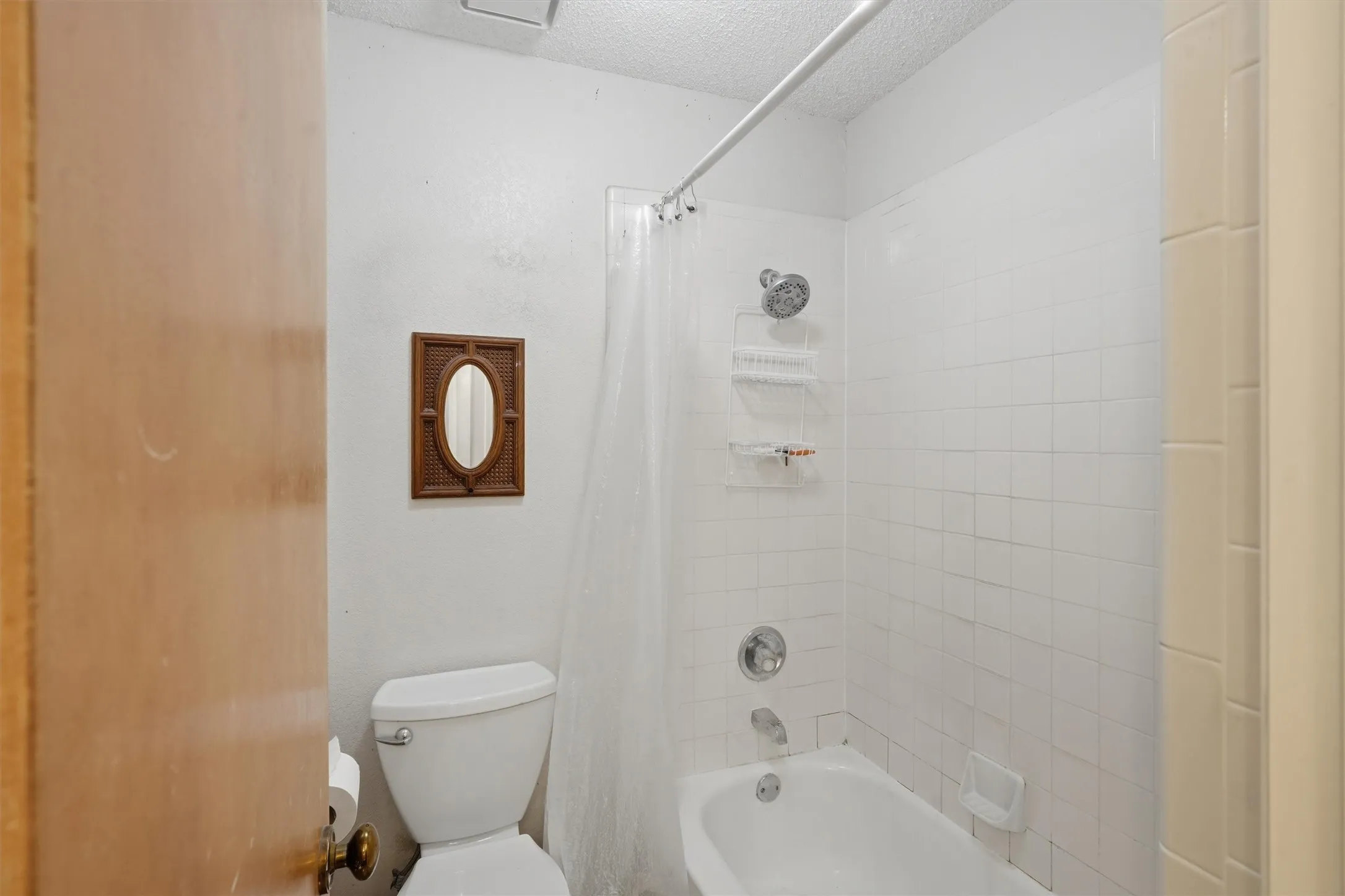 Single Family Residence For Sale in Tarrant County , 6207 Declaration Drive, Arlington, Texas 76002, 3 Bedroom, 2 Bathroom, 2 Garage spaces, 1,200 Sqft, built in 1986, mls#21355440, Real Estate Agent in Arlington, Homes For Sale in Tarrant county, Homes For Sale in Arlington, Realtor in Arlington Texas, Real Estate Brokerage Independent Realty Texas, Luminita Cordes Realtor