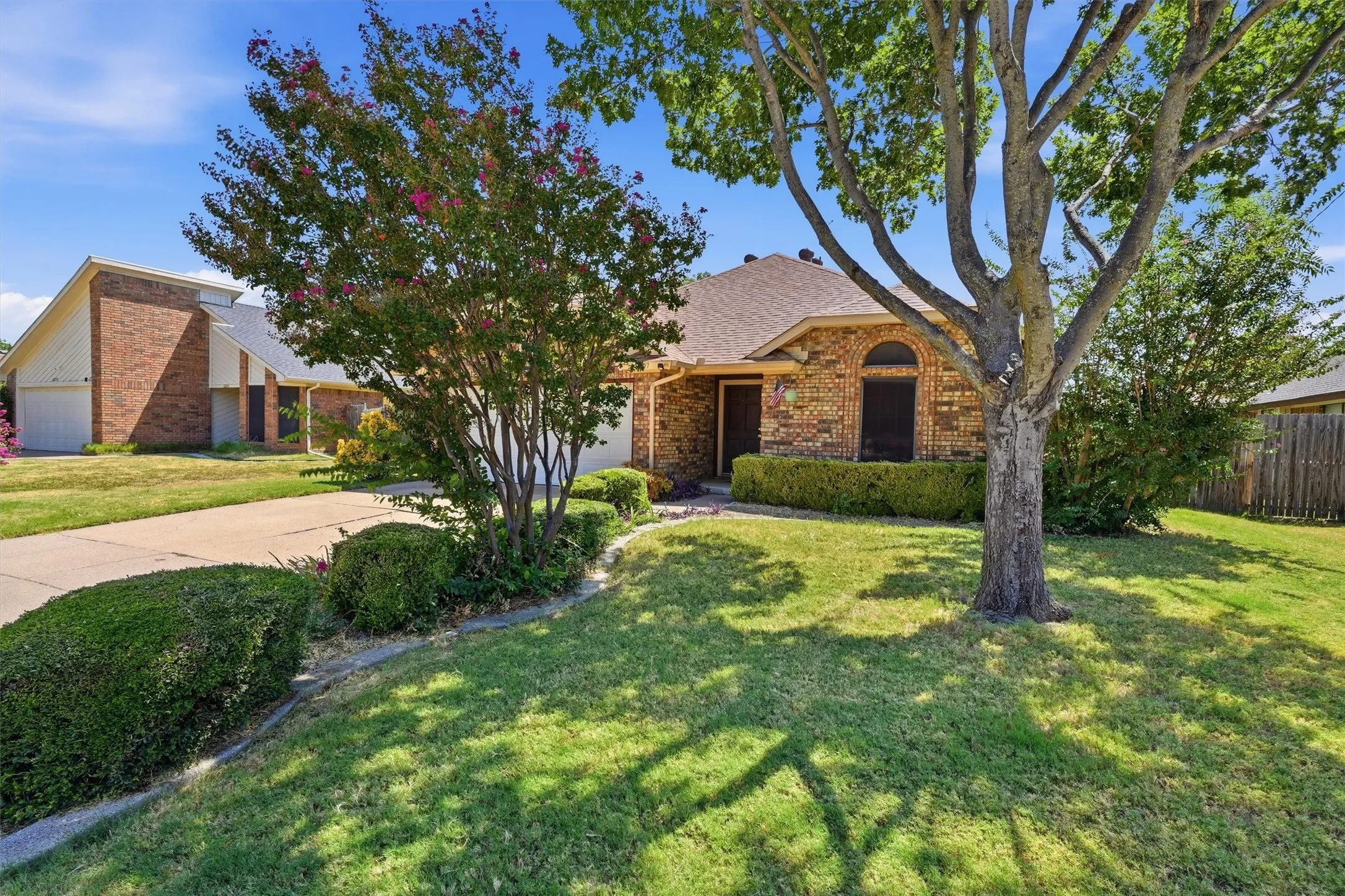 Single Family Residence For Sale in Tarrant County , 6207 Declaration Drive, Arlington, Texas 76002, 3 Bedroom, 2 Bathroom, 2 Garage spaces, 1,200 Sqft, built in 1986, mls#21355440, Real Estate Agent in Arlington, Homes For Sale in Tarrant county, Homes For Sale in Arlington, Realtor in Arlington Texas, Real Estate Brokerage Independent Realty Texas, Luminita Cordes Realtor