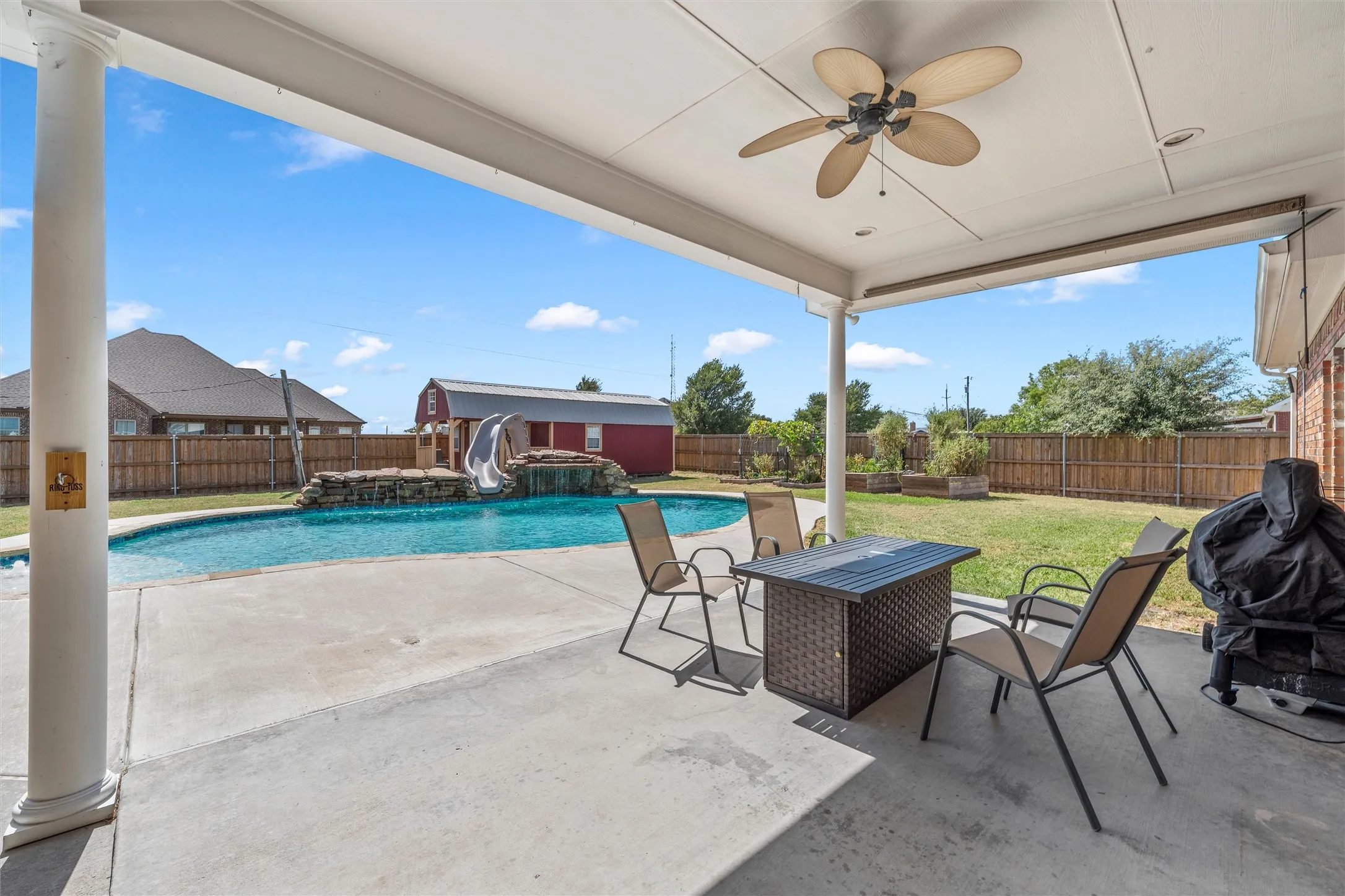 Single Family Residence For Sale in Navarro County , 206 S Butler Street, Frost, Texas 76641, 4 Bedroom, 3 Bathroom, 3 Garage spaces, 2,314 Sqft, built in 2005, mls#21360922, Real Estate Agent in Frost, Homes For Sale in Navarro county, Homes For Sale in Frost, Realtor in Frost Texas, Real Estate Brokerage Independent Realty Texas, Luminita Cordes Realtor