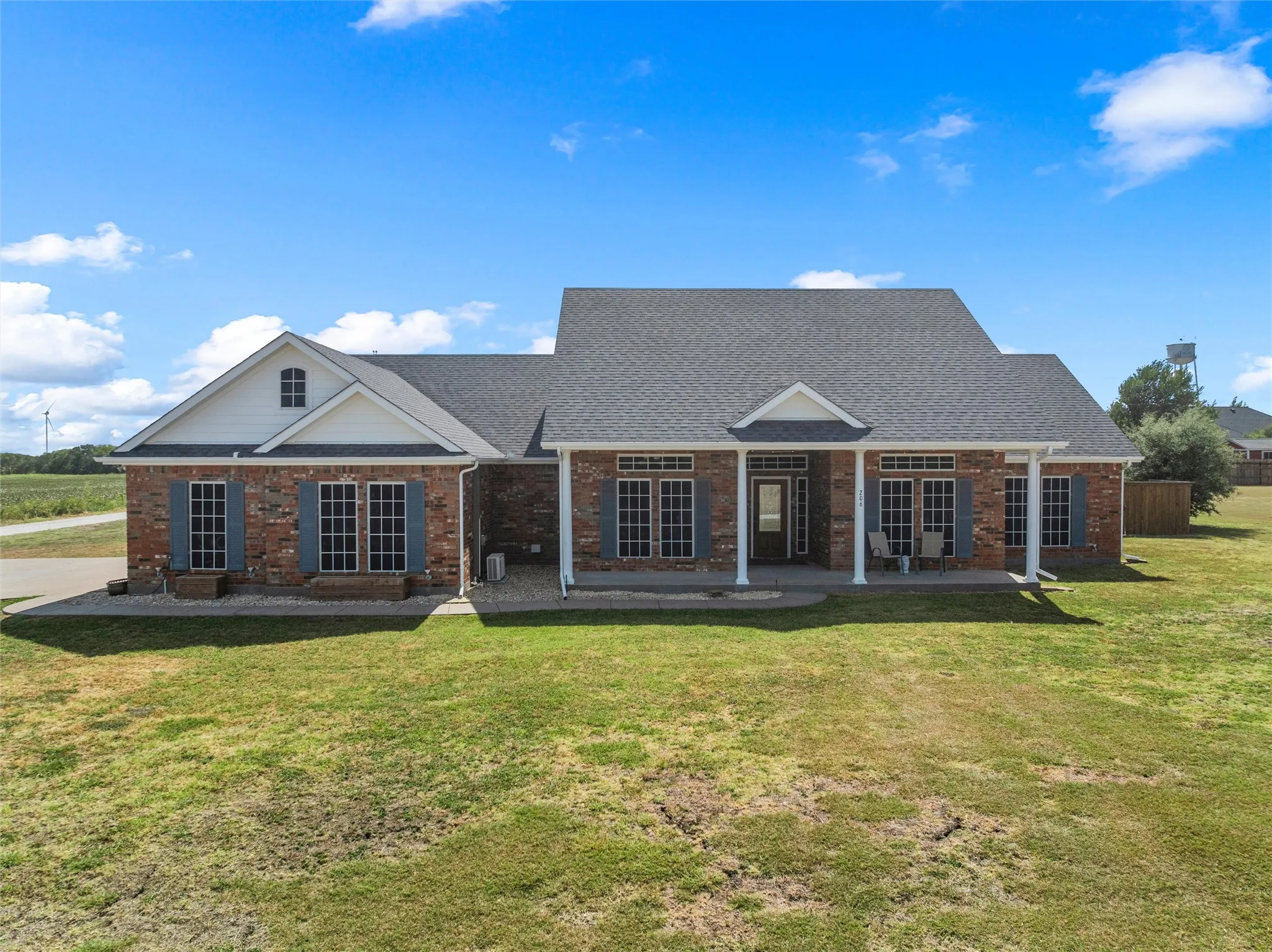 Single Family Residence For Sale in Navarro County , 206 S Butler Street, Frost, Texas 76641, 4 Bedroom, 3 Bathroom, 3 Garage spaces, 2,314 Sqft, built in 2005, mls#21360922, Real Estate Agent in Frost, Homes For Sale in Navarro county, Homes For Sale in Frost, Realtor in Frost Texas, Real Estate Brokerage Independent Realty Texas, Luminita Cordes Realtor