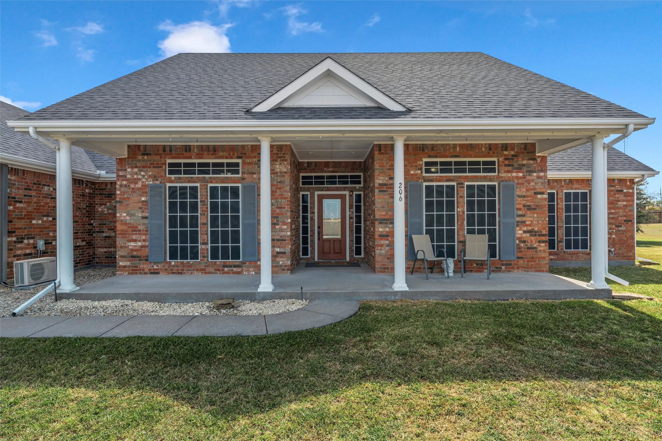 Single Family Residence For Sale in Navarro County , 206 S Butler Street, Frost, Texas 76641, 4 Bedroom, 3 Bathroom, 3 Garage spaces, 2,314 Sqft, built in 2005, mls#21360922, Real Estate Agent in Frost, Homes For Sale in Navarro county, Homes For Sale in Frost, Realtor in Frost Texas, Real Estate Brokerage Independent Realty Texas, Luminita Cordes Realtor