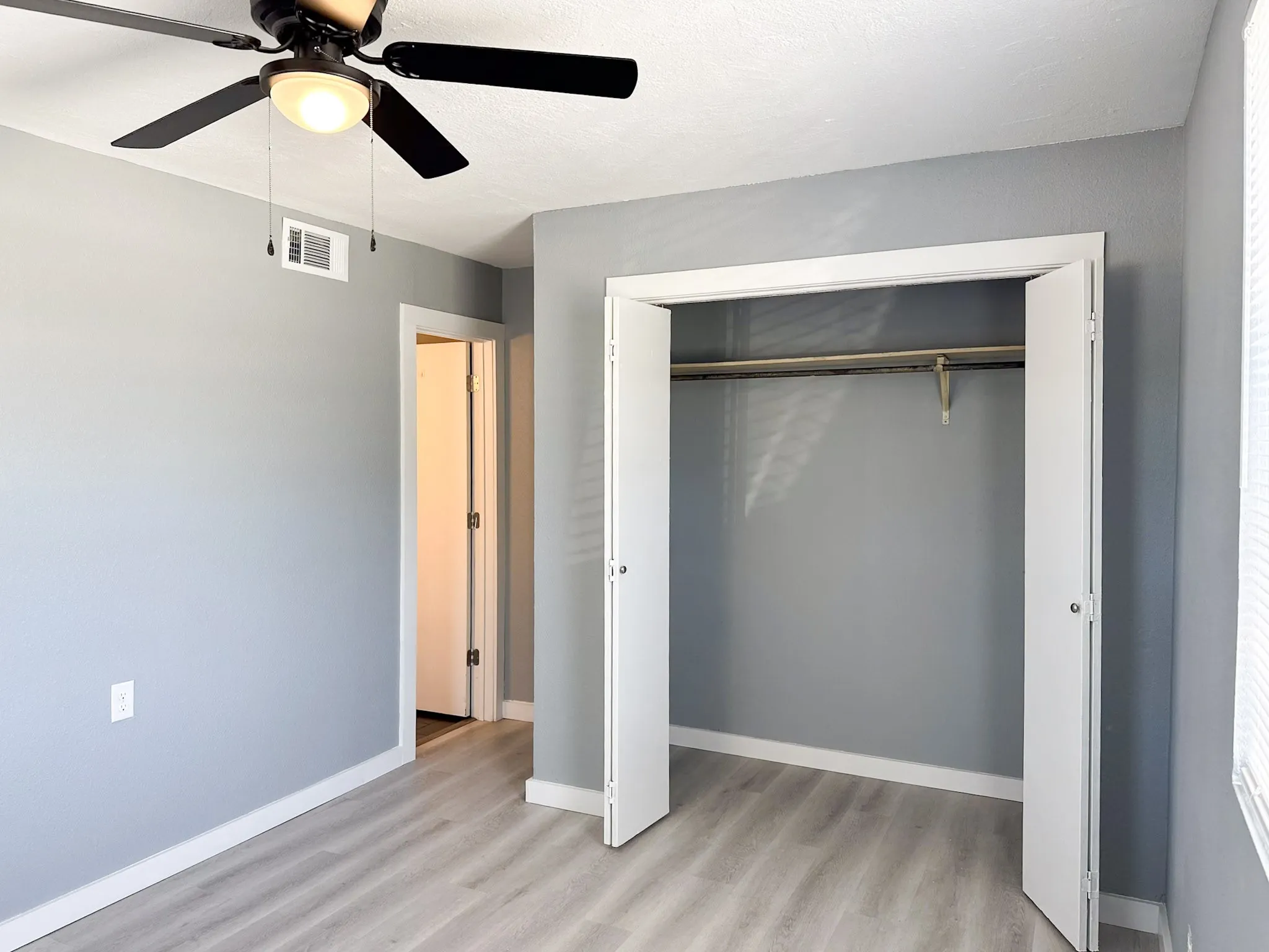Apartment For Rent in Tarrant County , 709 W Richmond Avenue 1, Fort Worth, Texas 76110, 1 Bedroom, 1 Bathroom, Garage spaces, 2,992 Sqft, built in 1967, mls#21359898, Real Estate Agent in Fort Worth, Homes For Rent in Tarrant county, Homes For Rent in Fort Worth, Realtor in Fort Worth Texas, Real Estate Brokerage Independent Realty Texas, Luminita Cordes Realtor