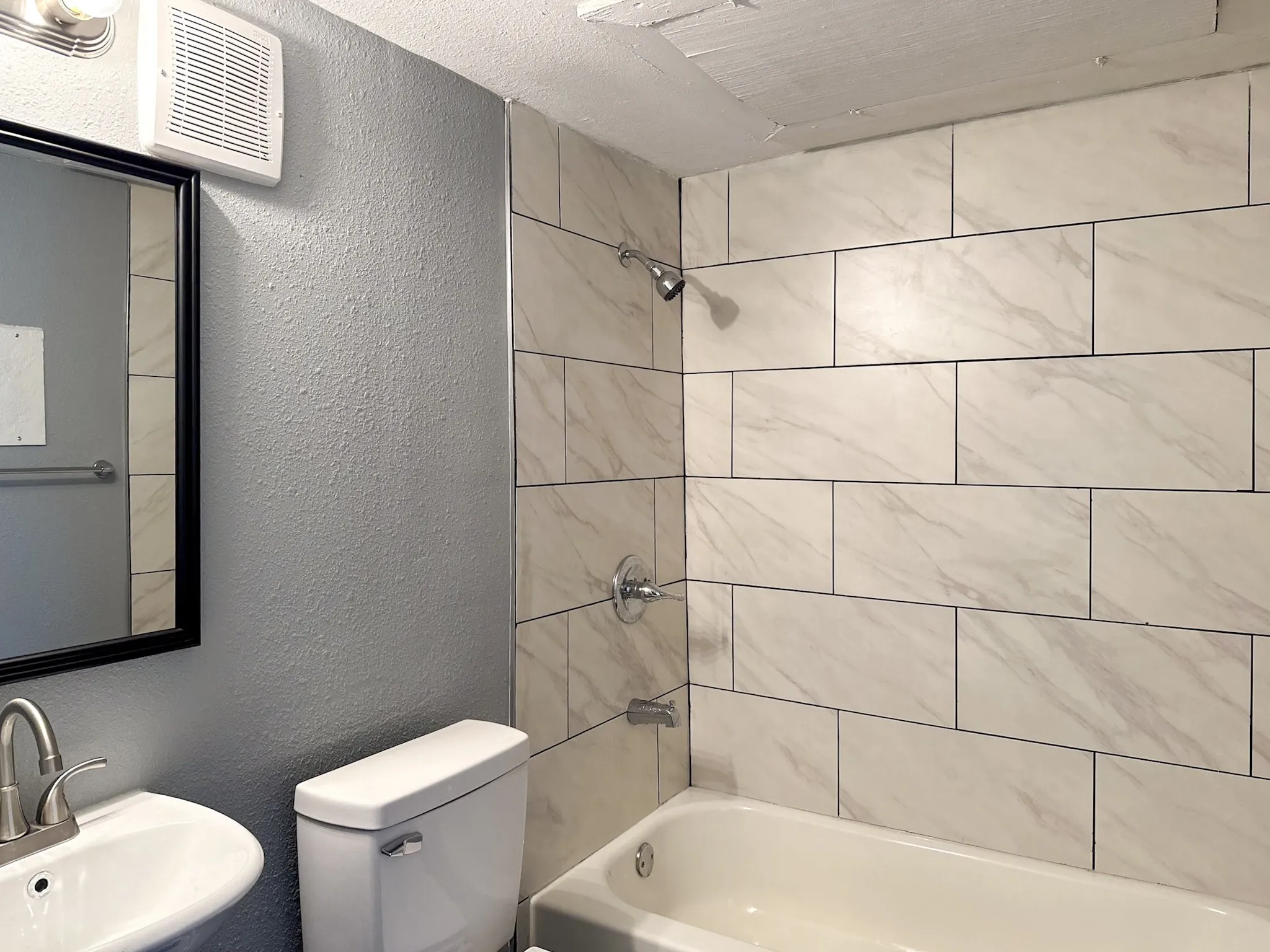 Apartment For Rent in Tarrant County , 709 W Richmond Avenue 1, Fort Worth, Texas 76110, 1 Bedroom, 1 Bathroom, Garage spaces, 2,992 Sqft, built in 1967, mls#21359898, Real Estate Agent in Fort Worth, Homes For Rent in Tarrant county, Homes For Rent in Fort Worth, Realtor in Fort Worth Texas, Real Estate Brokerage Independent Realty Texas, Luminita Cordes Realtor