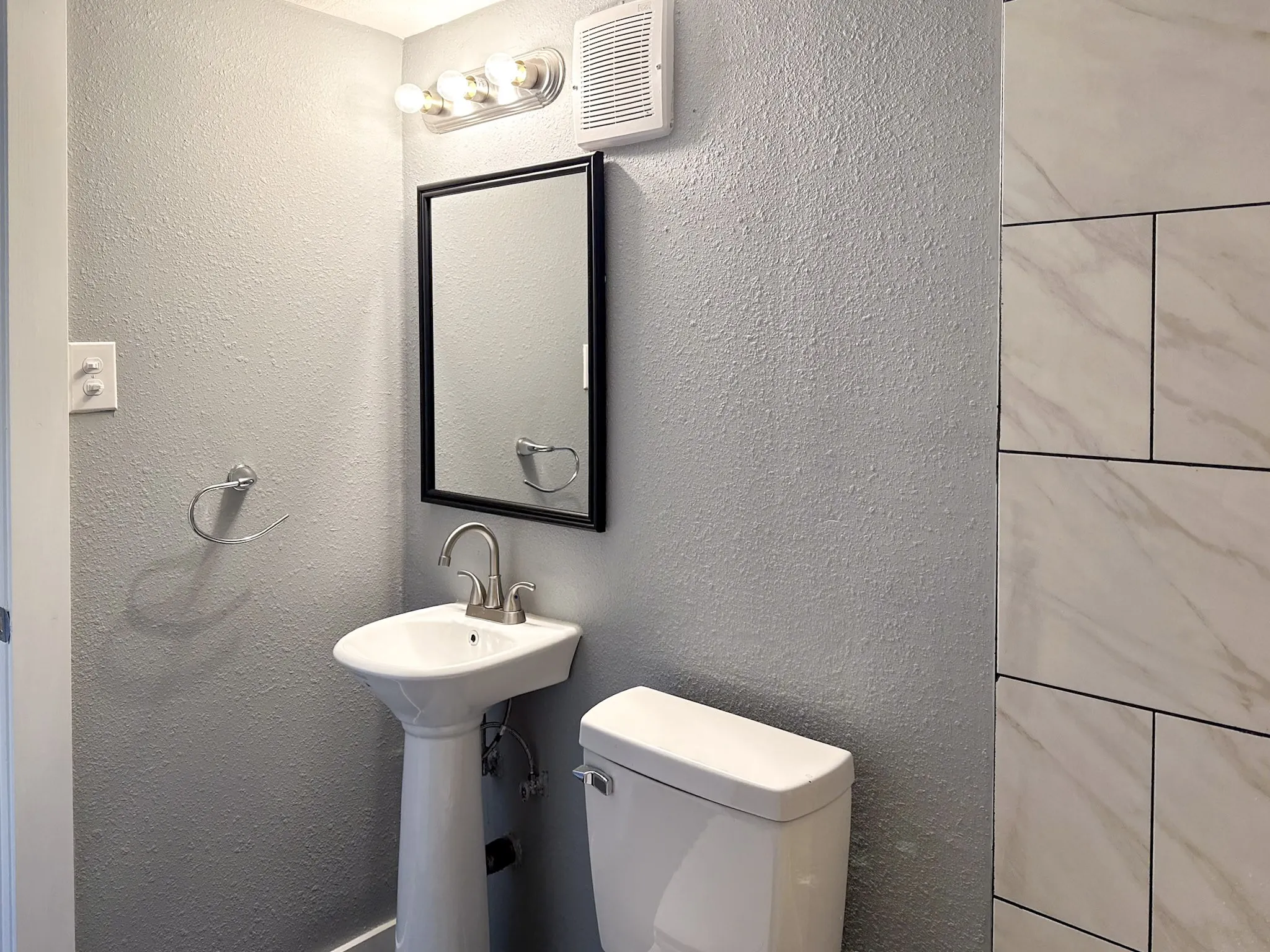 Apartment For Rent in Tarrant County , 709 W Richmond Avenue 1, Fort Worth, Texas 76110, 1 Bedroom, 1 Bathroom, Garage spaces, 2,992 Sqft, built in 1967, mls#21359898, Real Estate Agent in Fort Worth, Homes For Rent in Tarrant county, Homes For Rent in Fort Worth, Realtor in Fort Worth Texas, Real Estate Brokerage Independent Realty Texas, Luminita Cordes Realtor