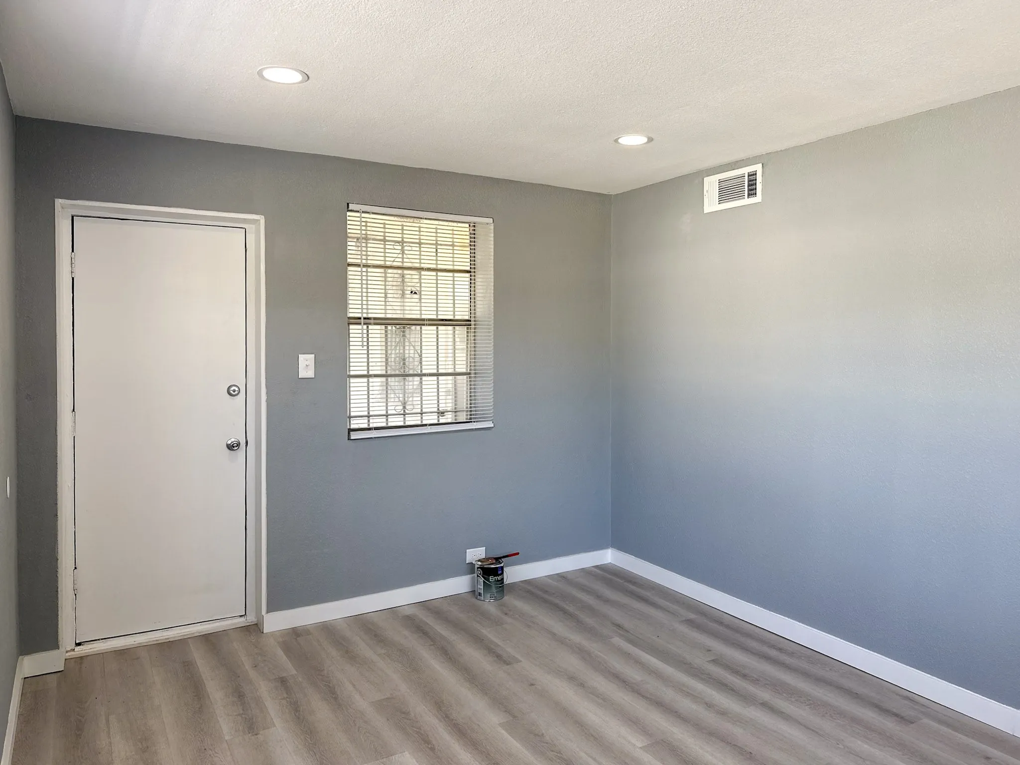 Apartment For Rent in Tarrant County , 709 W Richmond Avenue 1, Fort Worth, Texas 76110, 1 Bedroom, 1 Bathroom, Garage spaces, 2,992 Sqft, built in 1967, mls#21359898, Real Estate Agent in Fort Worth, Homes For Rent in Tarrant county, Homes For Rent in Fort Worth, Realtor in Fort Worth Texas, Real Estate Brokerage Independent Realty Texas, Luminita Cordes Realtor