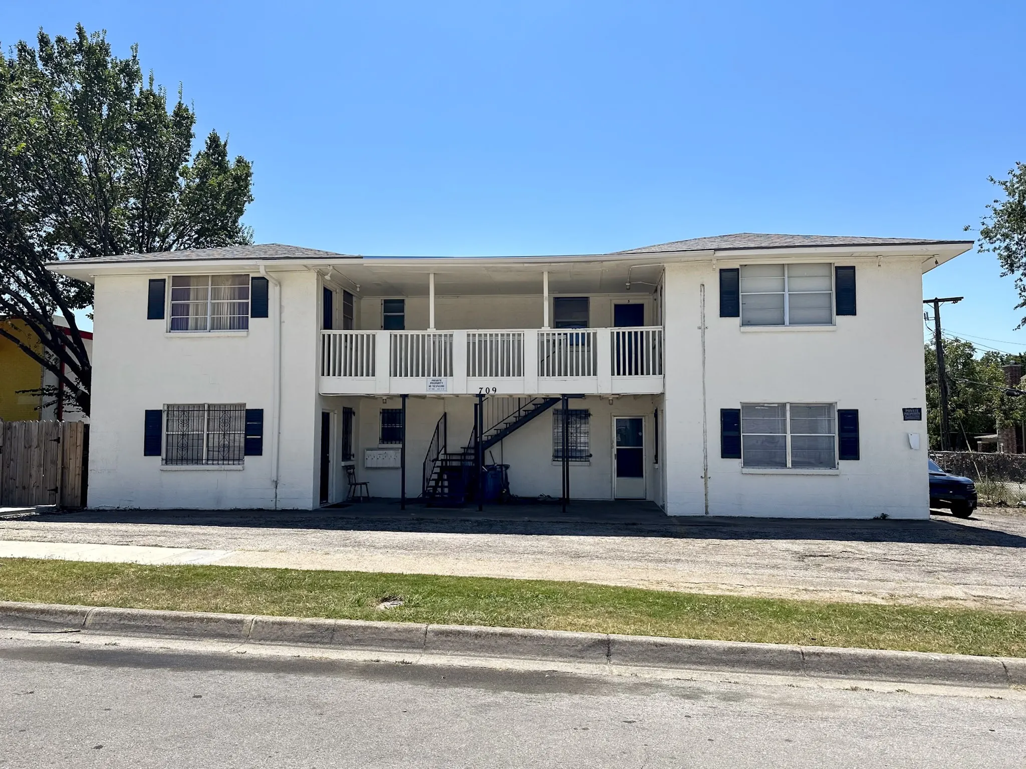 Apartment For Rent in Tarrant County , 709 W Richmond Avenue 1, Fort Worth, Texas 76110, 1 Bedroom, 1 Bathroom, Garage spaces, 2,992 Sqft, built in 1967, mls#21359898, Real Estate Agent in Fort Worth, Homes For Rent in Tarrant county, Homes For Rent in Fort Worth, Realtor in Fort Worth Texas, Real Estate Brokerage Independent Realty Texas, Luminita Cordes Realtor