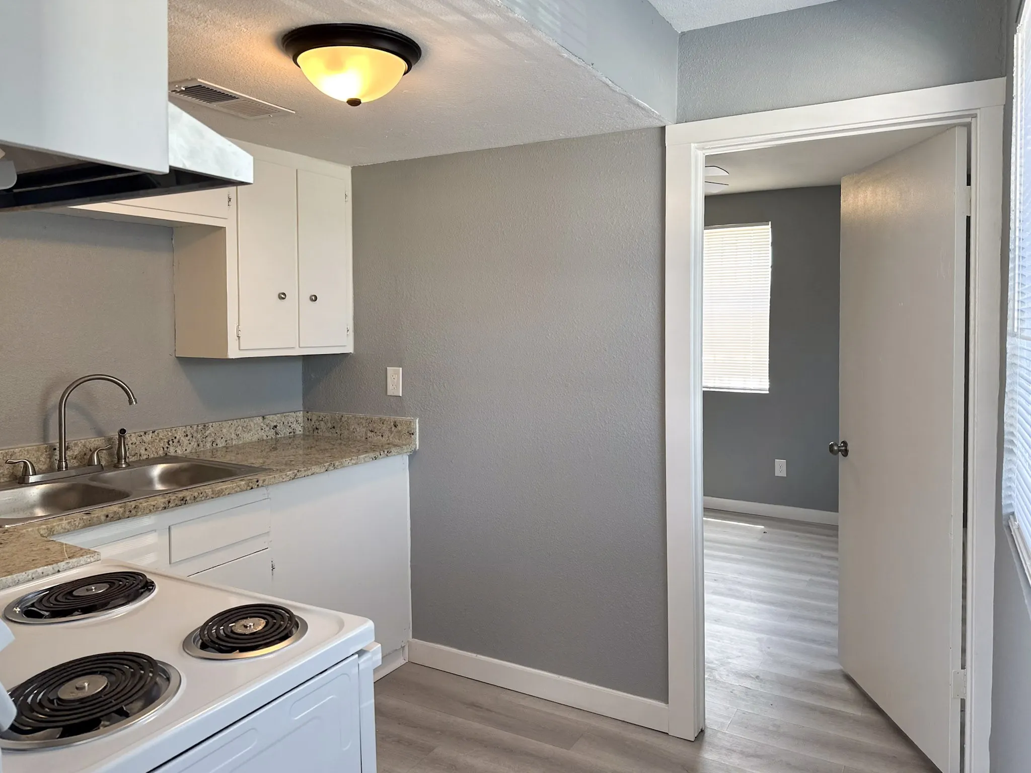 Apartment For Rent in Tarrant County , 709 W Richmond Avenue 2, Fort Worth, Texas 76110, 1 Bedroom, 1 Bathroom, Garage spaces, 2,992 Sqft, built in 1967, mls#21360925, Real Estate Agent in Fort Worth, Homes For Rent in Tarrant county, Homes For Rent in Fort Worth, Realtor in Fort Worth Texas, Real Estate Brokerage Independent Realty Texas, Luminita Cordes Realtor