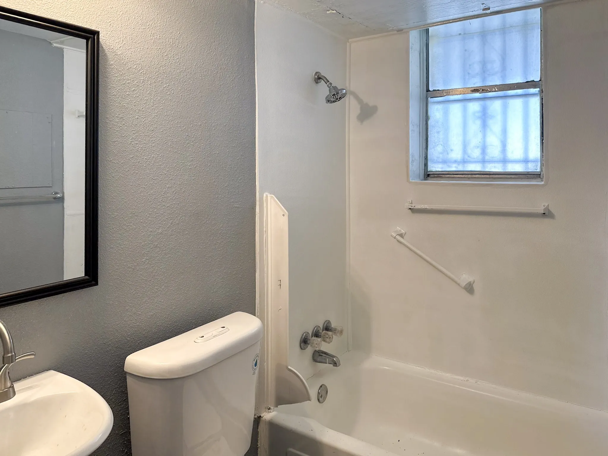 Apartment For Rent in Tarrant County , 709 W Richmond Avenue 2, Fort Worth, Texas 76110, 1 Bedroom, 1 Bathroom, Garage spaces, 2,992 Sqft, built in 1967, mls#21360925, Real Estate Agent in Fort Worth, Homes For Rent in Tarrant county, Homes For Rent in Fort Worth, Realtor in Fort Worth Texas, Real Estate Brokerage Independent Realty Texas, Luminita Cordes Realtor