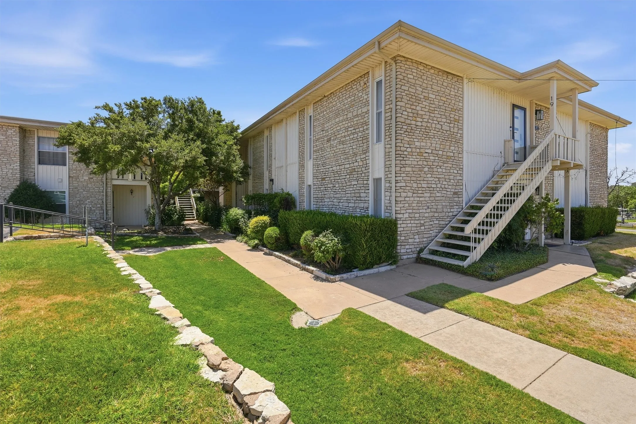 Condominium For Sale in Hood County , 4211 Fairway Drive, Granbury, Texas 76049, 1 Bedroom, 1 Bathroom, Garage spaces, 896 Sqft, built in 1973, Price $175,000, mls#21360842, Real Estate Agent in Granbury, Homes For Sale in Hood county, Homes For Sale in Granbury, Realtor in Granbury Texas, Real Estate Brokerage Independent Realty Texas, Luminita Cordes Realtor
