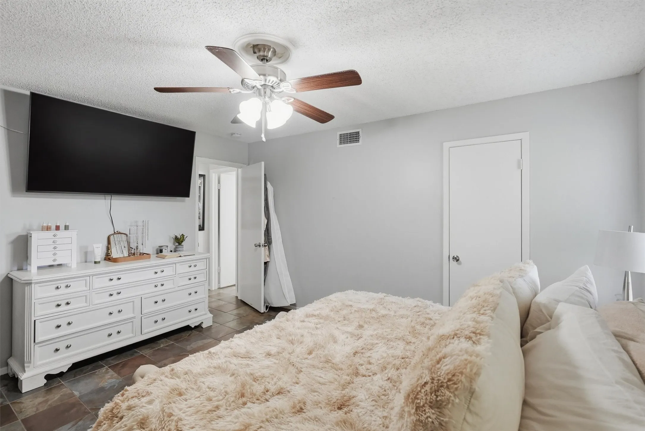 Condominium For Sale in Hood County , 4211 Fairway Drive, Granbury, Texas 76049, 1 Bedroom, 1 Bathroom, Garage spaces, 896 Sqft, built in 1973, Price $175,000, mls#21360842, Real Estate Agent in Granbury, Homes For Sale in Hood county, Homes For Sale in Granbury, Realtor in Granbury Texas, Real Estate Brokerage Independent Realty Texas, Luminita Cordes Realtor