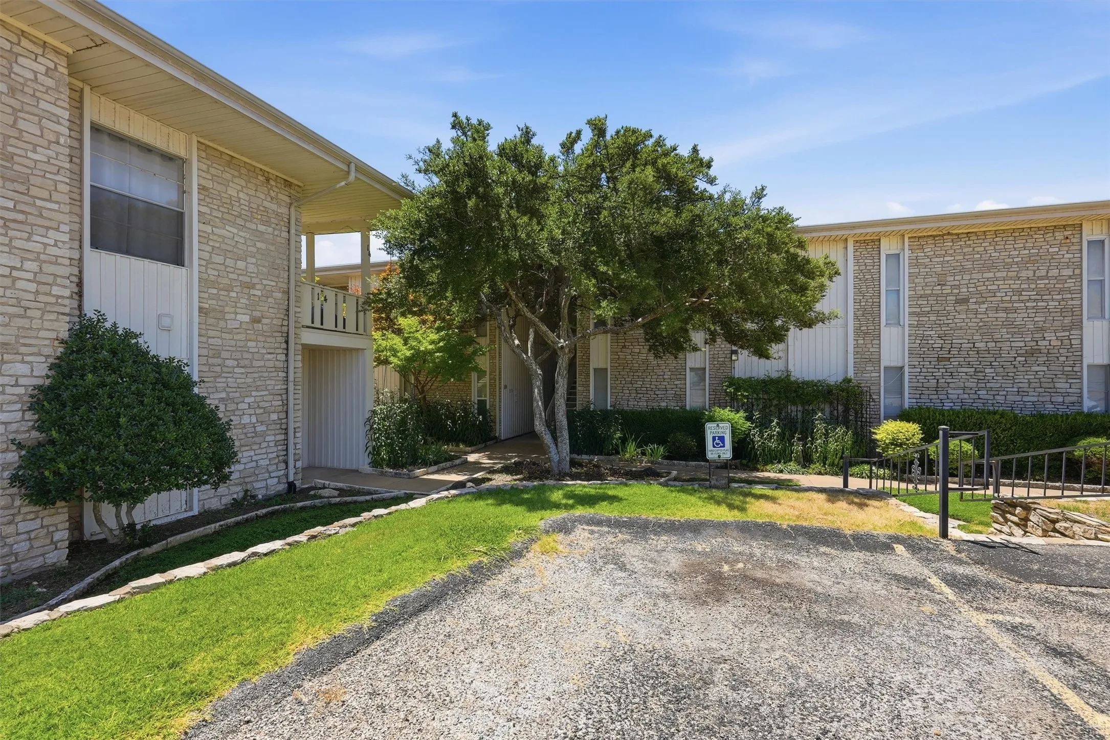 Condominium For Sale in Hood County , 4211 Fairway Drive, Granbury, Texas 76049, 1 Bedroom, 1 Bathroom, Garage spaces, 896 Sqft, built in 1973, Price $175,000, mls#21360842, Real Estate Agent in Granbury, Homes For Sale in Hood county, Homes For Sale in Granbury, Realtor in Granbury Texas, Real Estate Brokerage Independent Realty Texas, Luminita Cordes Realtor
