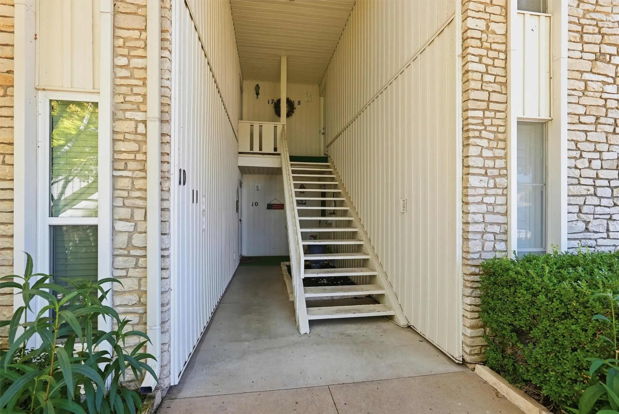Condominium For Sale in Hood County , 4211 Fairway Drive, Granbury, Texas 76049, 1 Bedroom, 1 Bathroom, Garage spaces, 896 Sqft, built in 1973, Price $175,000, mls#21360842, Real Estate Agent in Granbury, Homes For Sale in Hood county, Homes For Sale in Granbury, Realtor in Granbury Texas, Real Estate Brokerage Independent Realty Texas, Luminita Cordes Realtor