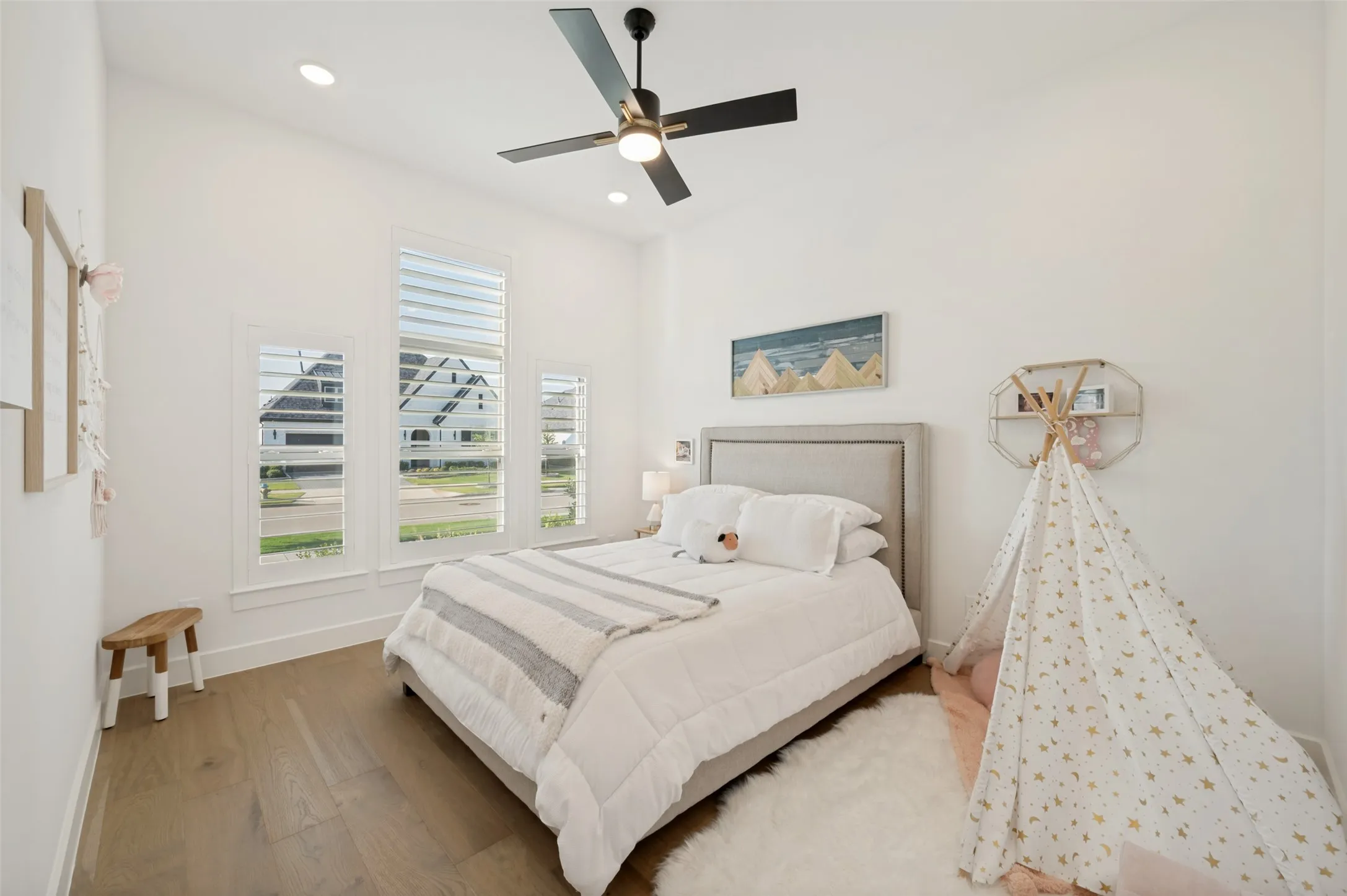 Single Family Residence For Sale in Denton County , 4750 Muleshoe Lane, Prosper, Texas 75078, 4 Bedroom, 5 Bathroom, 2 Garage spaces, 3,700 Sqft, built in 2024, mls#21360467, Real Estate Agent in Prosper, Homes For Sale in Denton county, Homes For Sale in Prosper, Realtor in Prosper Texas, Real Estate Brokerage Independent Realty Texas, Luminita Cordes Realtor