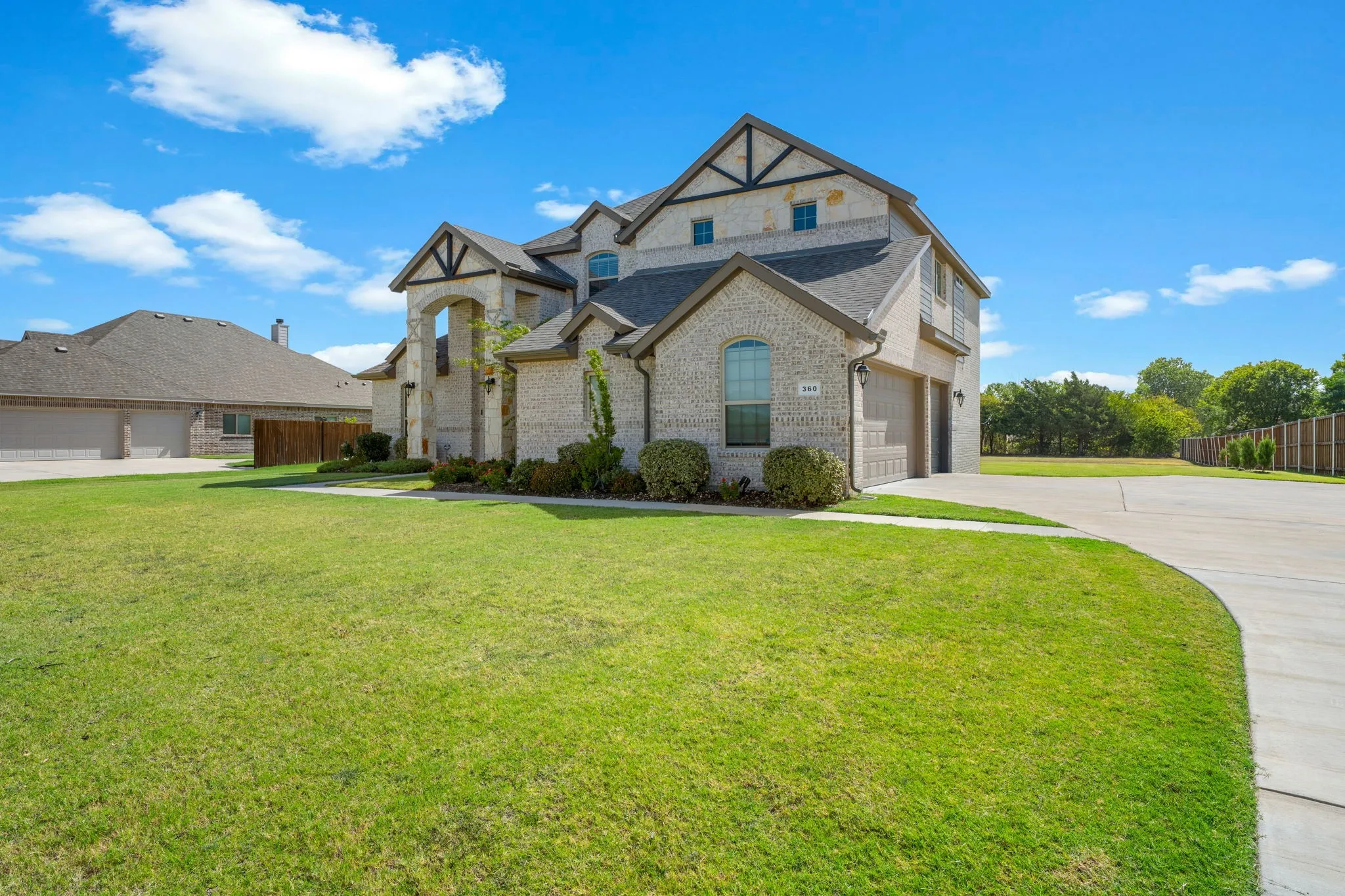 Single Family Residence For Sale in Ellis County , 360 Crystal Lake Lane, Red Oak, Texas 75154, 4 Bedroom, 3 Bathroom, 3 Garage spaces, 2,968 Sqft, built in 2023, mls#21360931, Real Estate Agent in Red Oak, Homes For Sale in Ellis county, Homes For Sale in Red Oak, Realtor in Red Oak Texas, Real Estate Brokerage Independent Realty Texas, Luminita Cordes Realtor