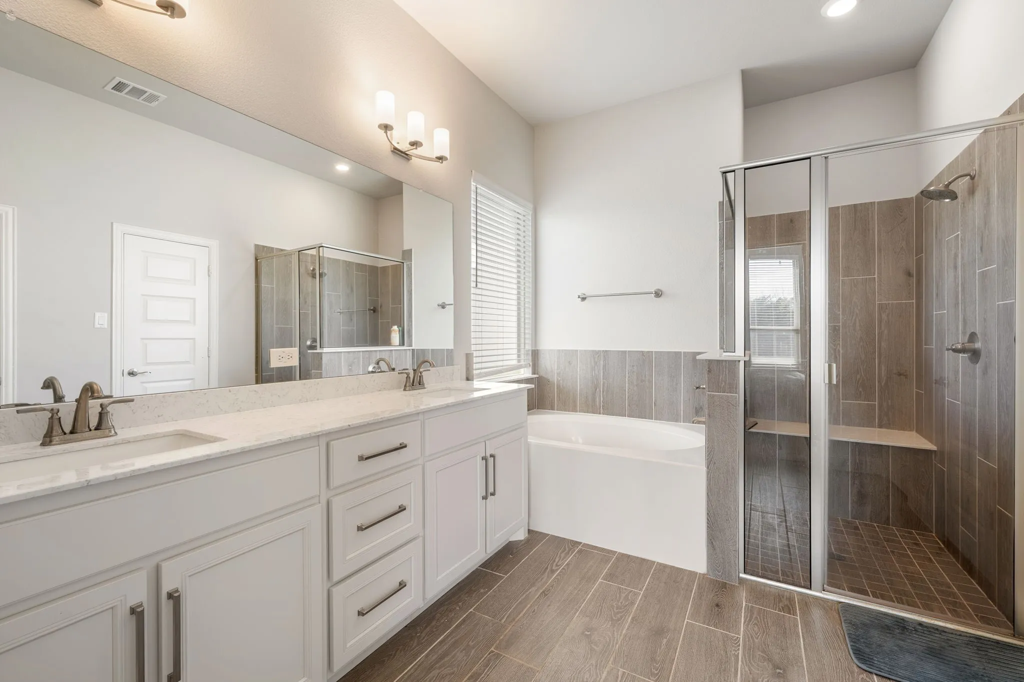 Single Family Residence For Sale in Ellis County , 360 Crystal Lake Lane, Red Oak, Texas 75154, 4 Bedroom, 3 Bathroom, 3 Garage spaces, 2,968 Sqft, built in 2023, mls#21360931, Real Estate Agent in Red Oak, Homes For Sale in Ellis county, Homes For Sale in Red Oak, Realtor in Red Oak Texas, Real Estate Brokerage Independent Realty Texas, Luminita Cordes Realtor