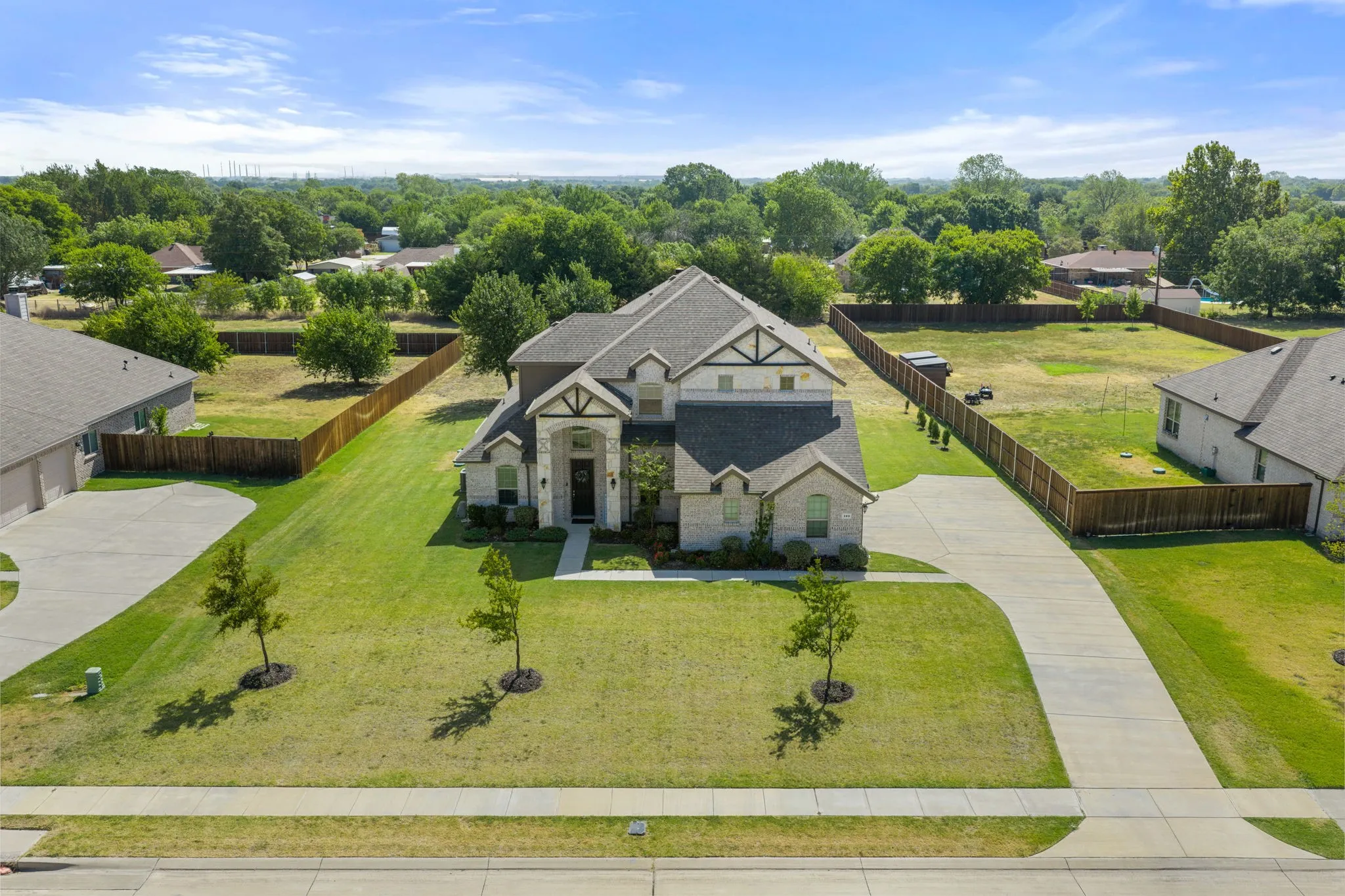 Single Family Residence For Sale in Ellis County , 360 Crystal Lake Lane, Red Oak, Texas 75154, 4 Bedroom, 3 Bathroom, 3 Garage spaces, 2,968 Sqft, built in 2023, mls#21360931, Real Estate Agent in Red Oak, Homes For Sale in Ellis county, Homes For Sale in Red Oak, Realtor in Red Oak Texas, Real Estate Brokerage Independent Realty Texas, Luminita Cordes Realtor
