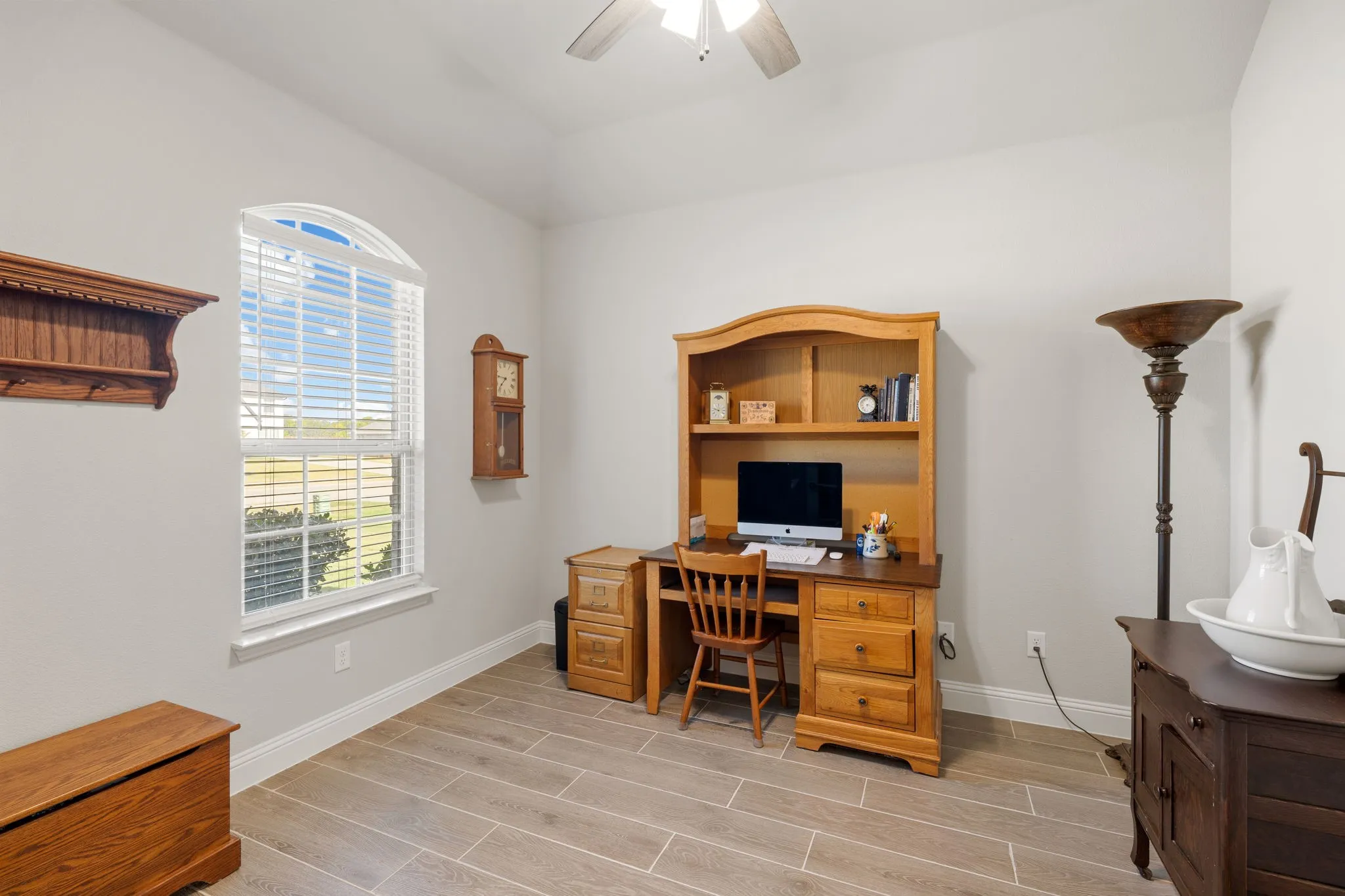 Single Family Residence For Sale in Ellis County , 360 Crystal Lake Lane, Red Oak, Texas 75154, 4 Bedroom, 3 Bathroom, 3 Garage spaces, 2,968 Sqft, built in 2023, mls#21360931, Real Estate Agent in Red Oak, Homes For Sale in Ellis county, Homes For Sale in Red Oak, Realtor in Red Oak Texas, Real Estate Brokerage Independent Realty Texas, Luminita Cordes Realtor