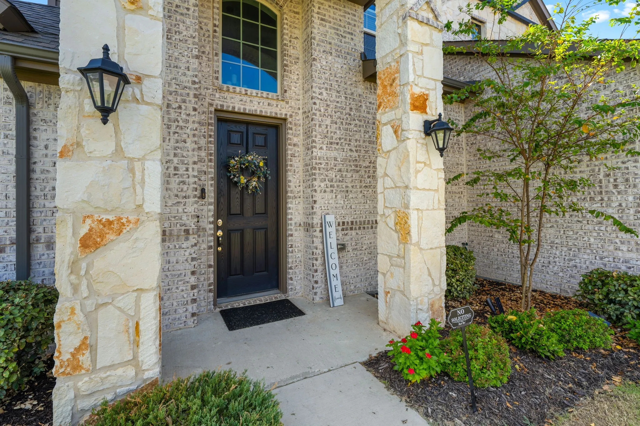 Single Family Residence For Sale in Ellis County , 360 Crystal Lake Lane, Red Oak, Texas 75154, 4 Bedroom, 3 Bathroom, 3 Garage spaces, 2,968 Sqft, built in 2023, mls#21360931, Real Estate Agent in Red Oak, Homes For Sale in Ellis county, Homes For Sale in Red Oak, Realtor in Red Oak Texas, Real Estate Brokerage Independent Realty Texas, Luminita Cordes Realtor
