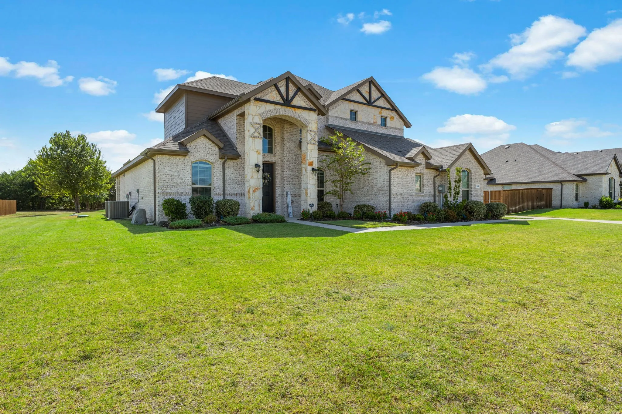 Single Family Residence For Sale in Ellis County , 360 Crystal Lake Lane, Red Oak, Texas 75154, 4 Bedroom, 3 Bathroom, 3 Garage spaces, 2,968 Sqft, built in 2023, mls#21360931, Real Estate Agent in Red Oak, Homes For Sale in Ellis county, Homes For Sale in Red Oak, Realtor in Red Oak Texas, Real Estate Brokerage Independent Realty Texas, Luminita Cordes Realtor
