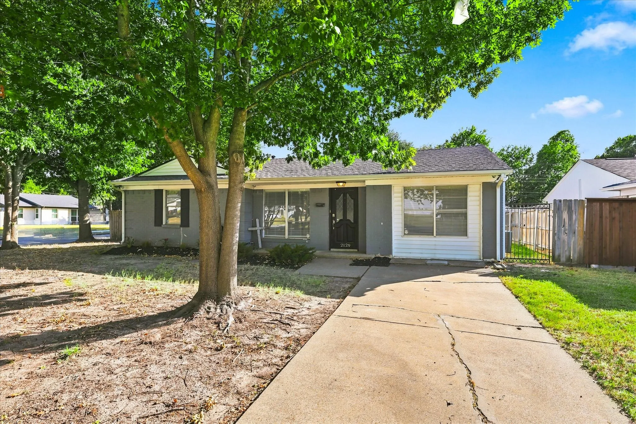 Single Family Residence For Sale in Dallas County , 2129 Diane Drive, Mesquite, Texas 75149, 3 Bedroom, 1 Bathroom, Garage spaces, 1,489 Sqft, built in 1959, mls#21360919, Real Estate Agent in Mesquite, Homes For Sale in Dallas county, Homes For Sale in Mesquite, Realtor in Mesquite Texas, Real Estate Brokerage Independent Realty Texas, Luminita Cordes Realtor