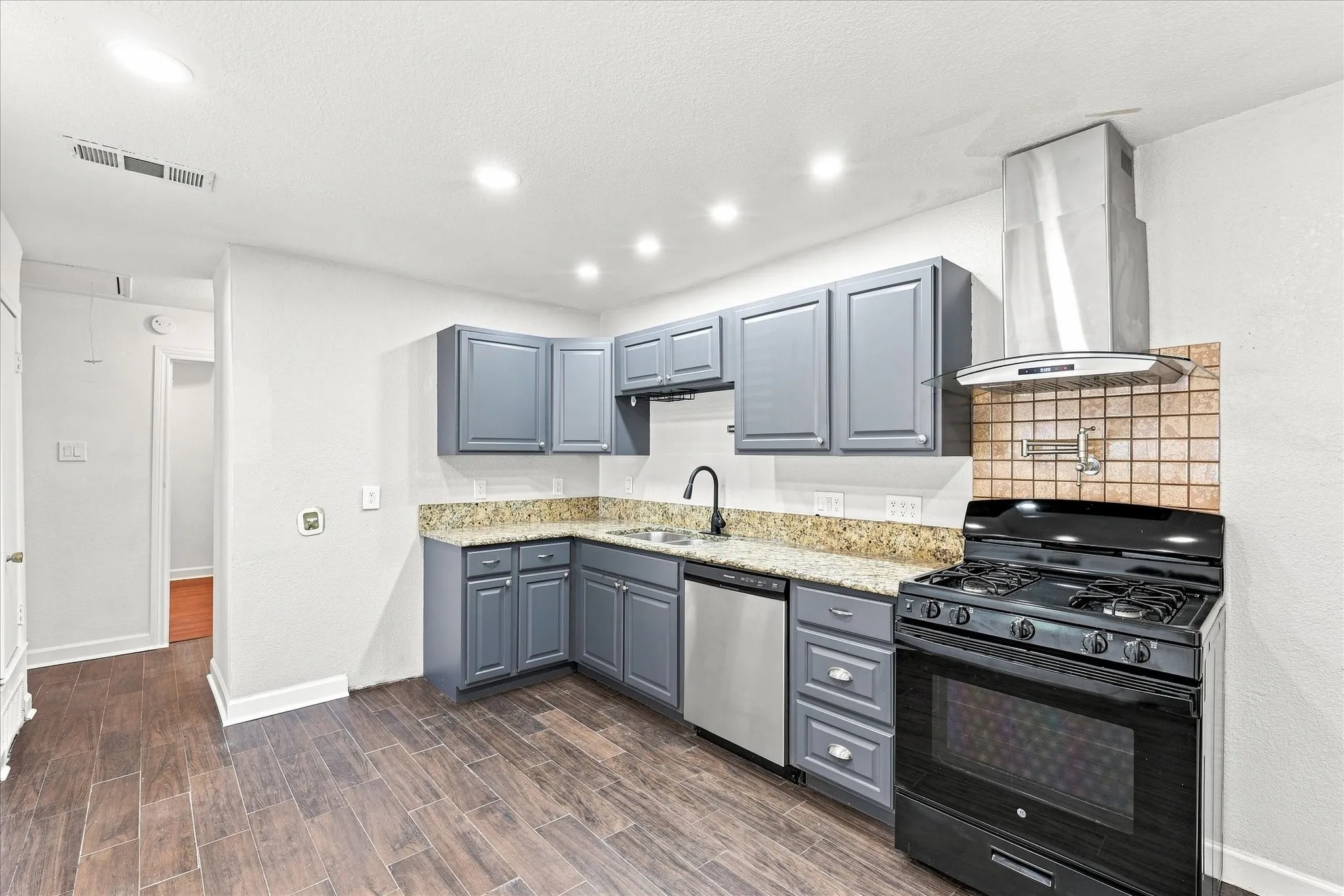 Single Family Residence For Sale in Dallas County , 2129 Diane Drive, Mesquite, Texas 75149, 3 Bedroom, 1 Bathroom, Garage spaces, 1,489 Sqft, built in 1959, mls#21360919, Real Estate Agent in Mesquite, Homes For Sale in Dallas county, Homes For Sale in Mesquite, Realtor in Mesquite Texas, Real Estate Brokerage Independent Realty Texas, Luminita Cordes Realtor