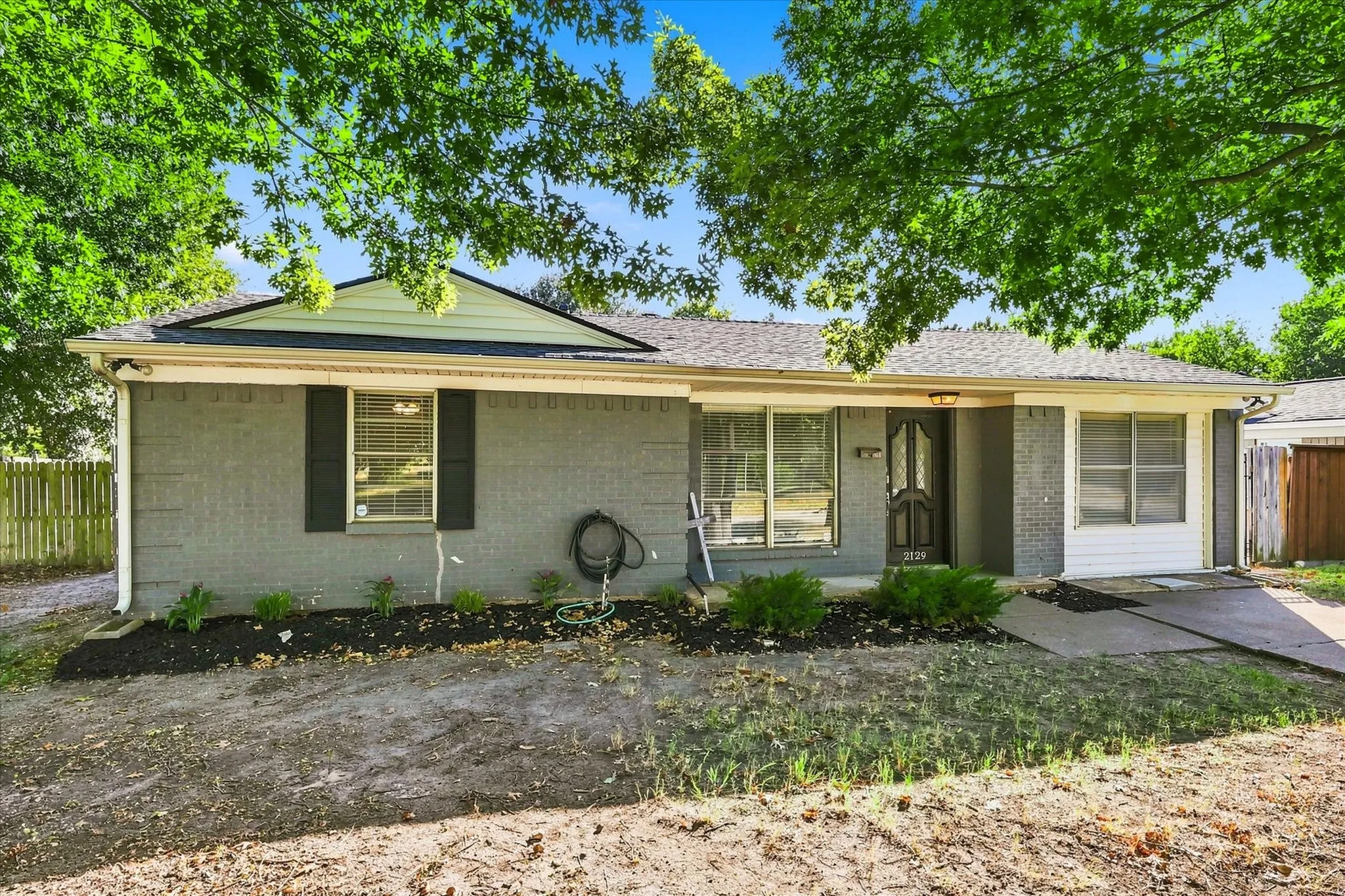 Single Family Residence For Sale in Dallas County , 2129 Diane Drive, Mesquite, Texas 75149, 3 Bedroom, 1 Bathroom, Garage spaces, 1,489 Sqft, built in 1959, mls#21360919, Real Estate Agent in Mesquite, Homes For Sale in Dallas county, Homes For Sale in Mesquite, Realtor in Mesquite Texas, Real Estate Brokerage Independent Realty Texas, Luminita Cordes Realtor