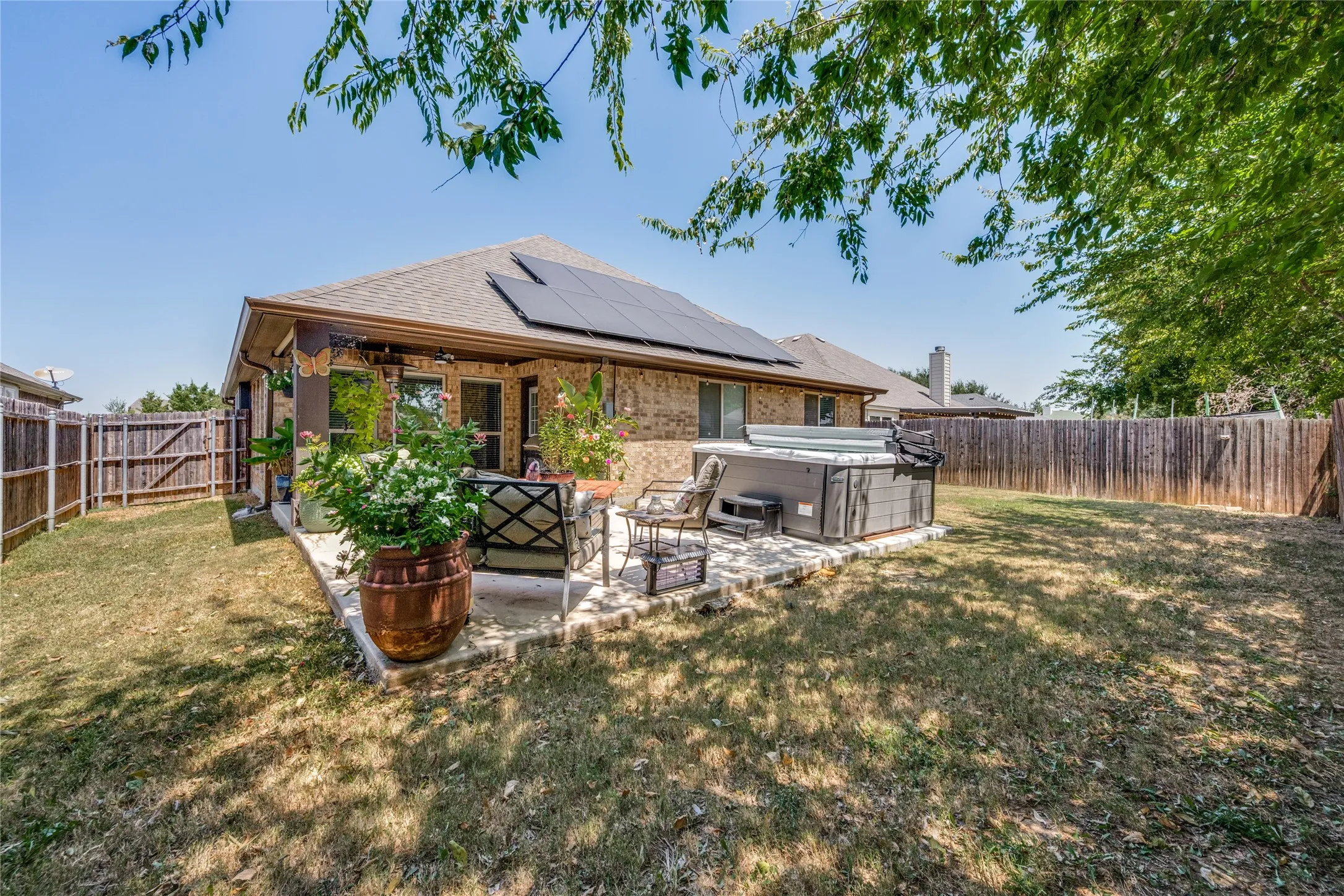 Single Family Residence For Sale in Johnson County , 403 Lakeview Drive, Alvarado, Texas 76009, 4 Bedroom, 2 Bathroom, 2 Garage spaces, 2,023 Sqft, built in 2018, mls#21360599, Real Estate Agent in Alvarado, Homes For Sale in Johnson county, Homes For Sale in Alvarado, Realtor in Alvarado Texas, Real Estate Brokerage Independent Realty Texas, Luminita Cordes Realtor