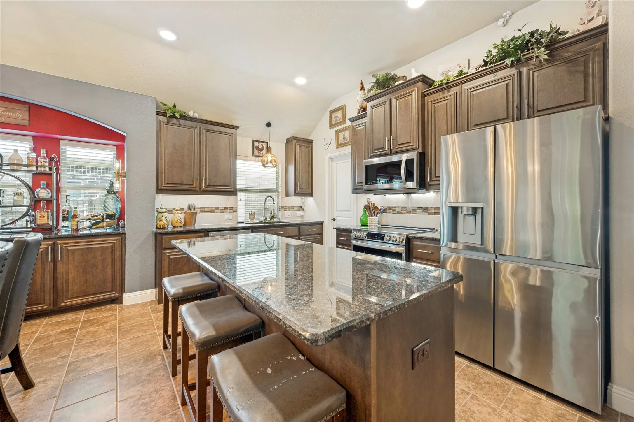 Single Family Residence For Sale in Johnson County , 403 Lakeview Drive, Alvarado, Texas 76009, 4 Bedroom, 2 Bathroom, 2 Garage spaces, 2,023 Sqft, built in 2018, mls#21360599, Real Estate Agent in Alvarado, Homes For Sale in Johnson county, Homes For Sale in Alvarado, Realtor in Alvarado Texas, Real Estate Brokerage Independent Realty Texas, Luminita Cordes Realtor