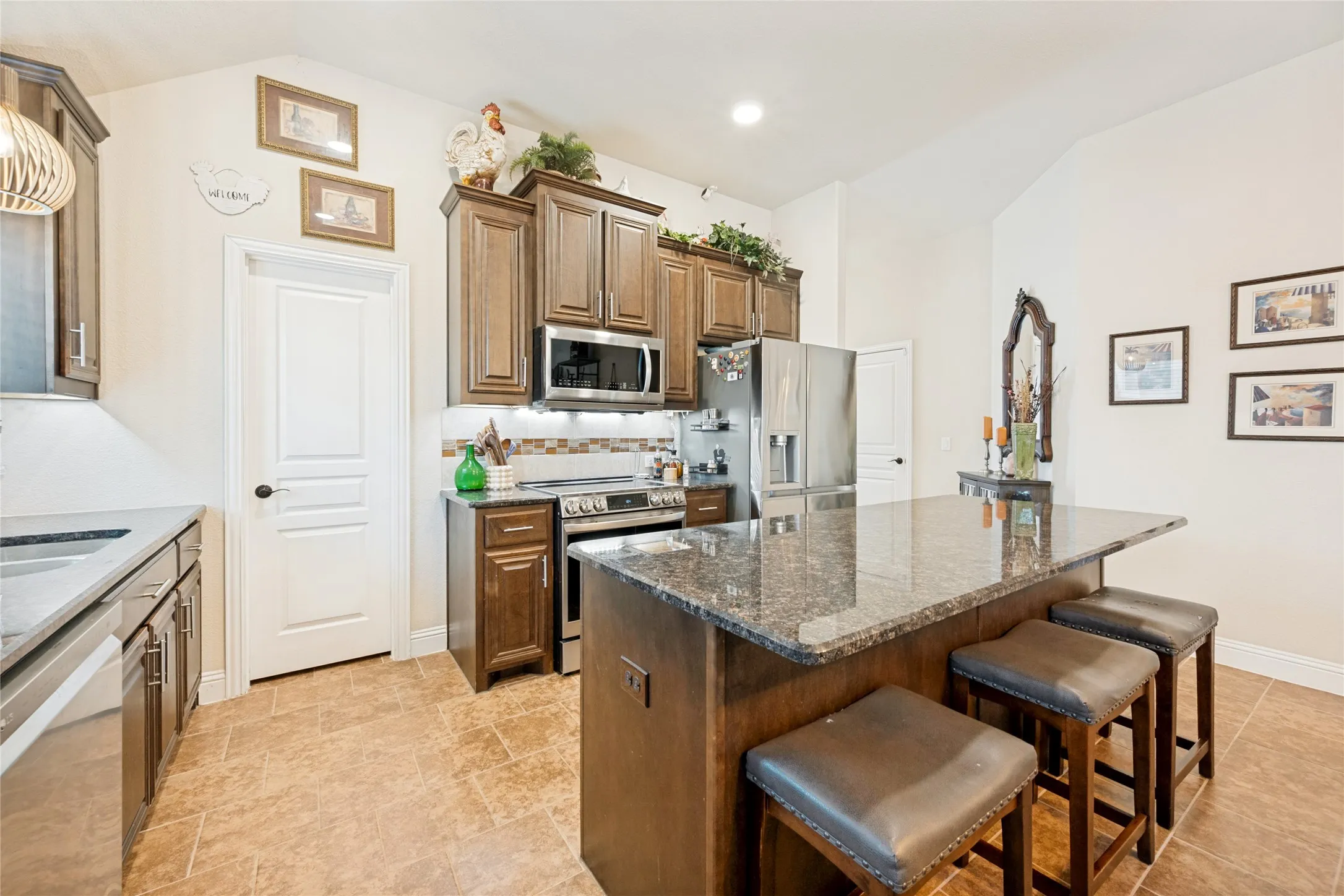 Single Family Residence For Sale in Johnson County , 403 Lakeview Drive, Alvarado, Texas 76009, 4 Bedroom, 2 Bathroom, 2 Garage spaces, 2,023 Sqft, built in 2018, mls#21360599, Real Estate Agent in Alvarado, Homes For Sale in Johnson county, Homes For Sale in Alvarado, Realtor in Alvarado Texas, Real Estate Brokerage Independent Realty Texas, Luminita Cordes Realtor