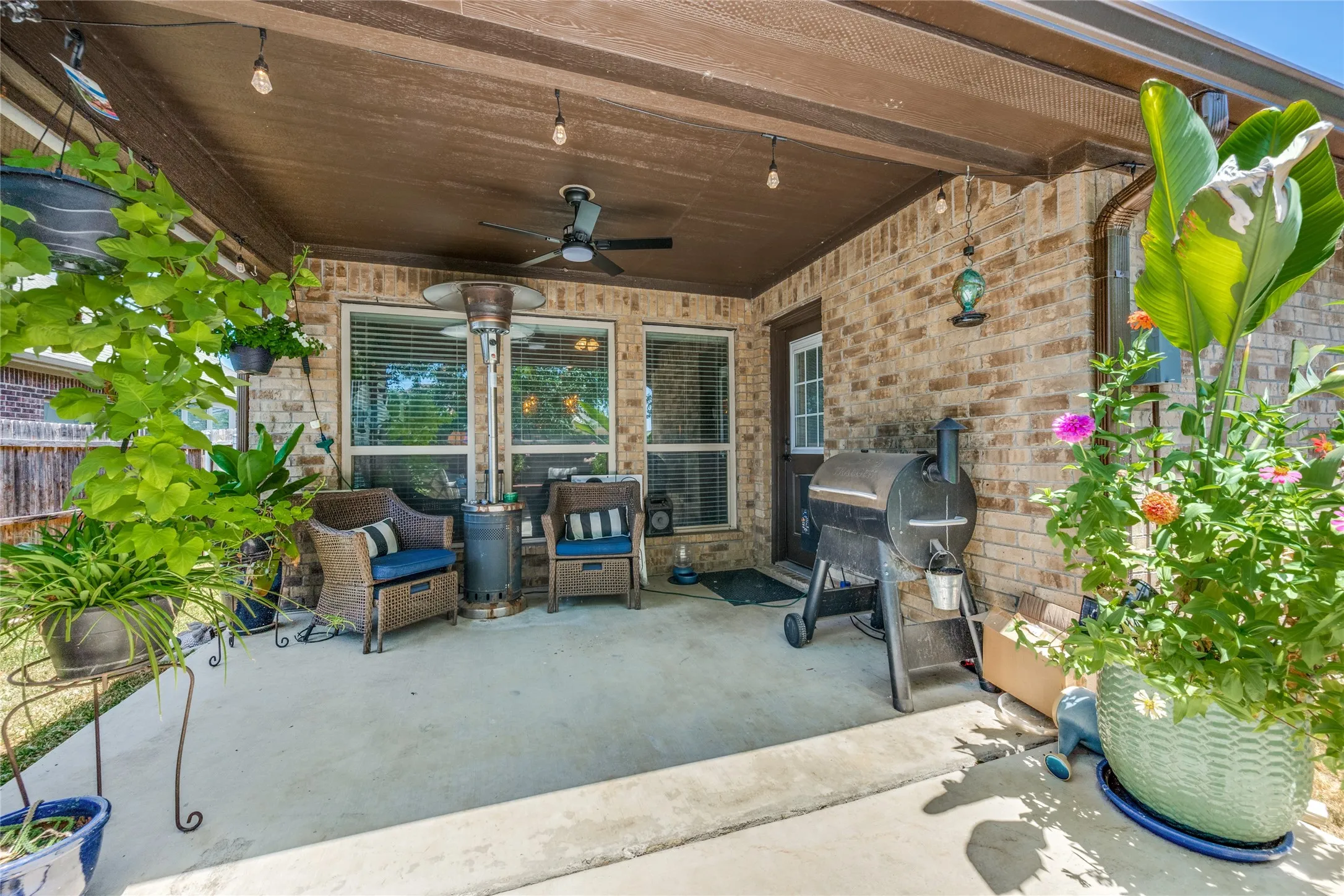 Single Family Residence For Sale in Johnson County , 403 Lakeview Drive, Alvarado, Texas 76009, 4 Bedroom, 2 Bathroom, 2 Garage spaces, 2,023 Sqft, built in 2018, mls#21360599, Real Estate Agent in Alvarado, Homes For Sale in Johnson county, Homes For Sale in Alvarado, Realtor in Alvarado Texas, Real Estate Brokerage Independent Realty Texas, Luminita Cordes Realtor