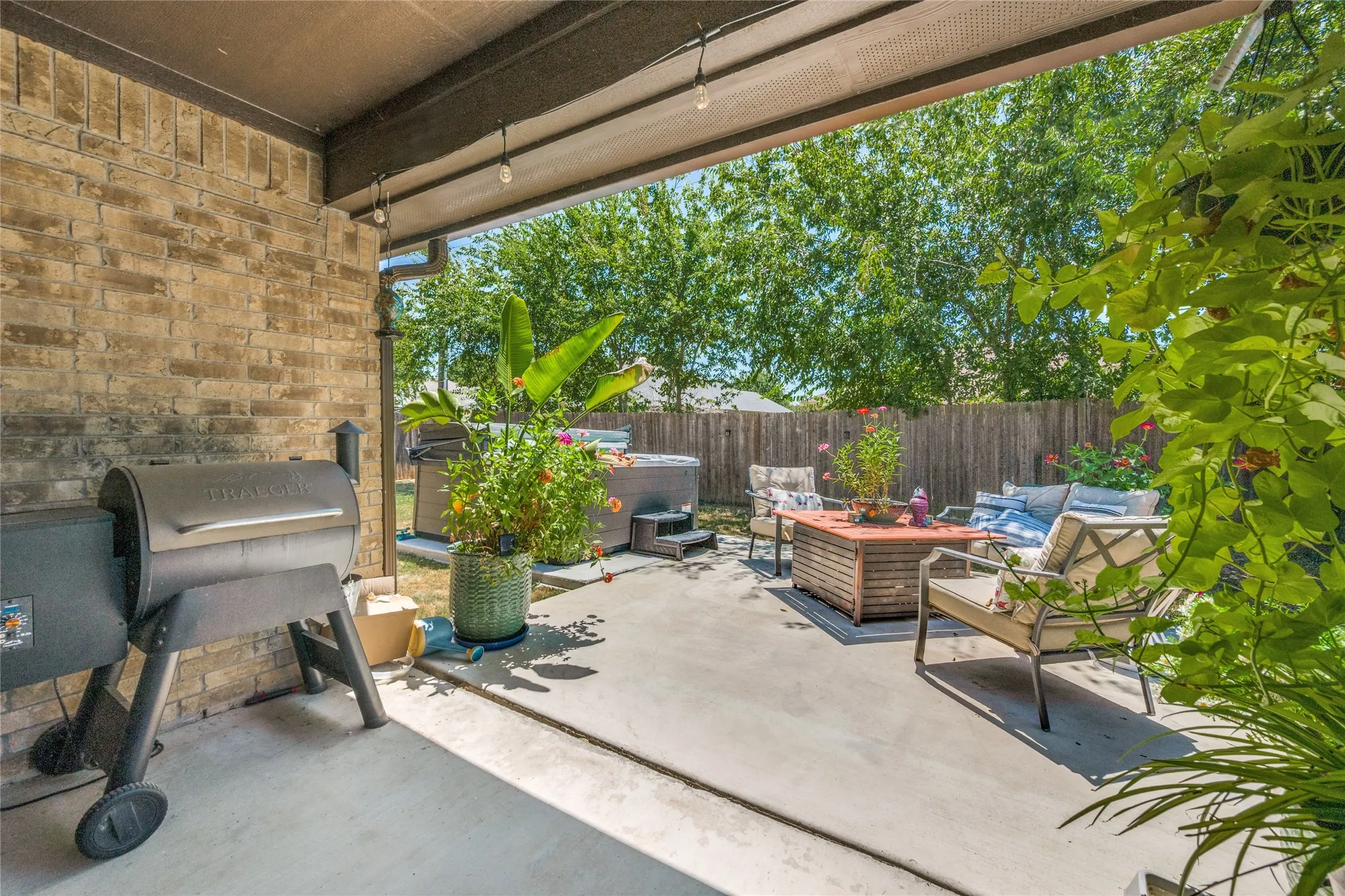 Single Family Residence For Sale in Johnson County , 403 Lakeview Drive, Alvarado, Texas 76009, 4 Bedroom, 2 Bathroom, 2 Garage spaces, 2,023 Sqft, built in 2018, mls#21360599, Real Estate Agent in Alvarado, Homes For Sale in Johnson county, Homes For Sale in Alvarado, Realtor in Alvarado Texas, Real Estate Brokerage Independent Realty Texas, Luminita Cordes Realtor