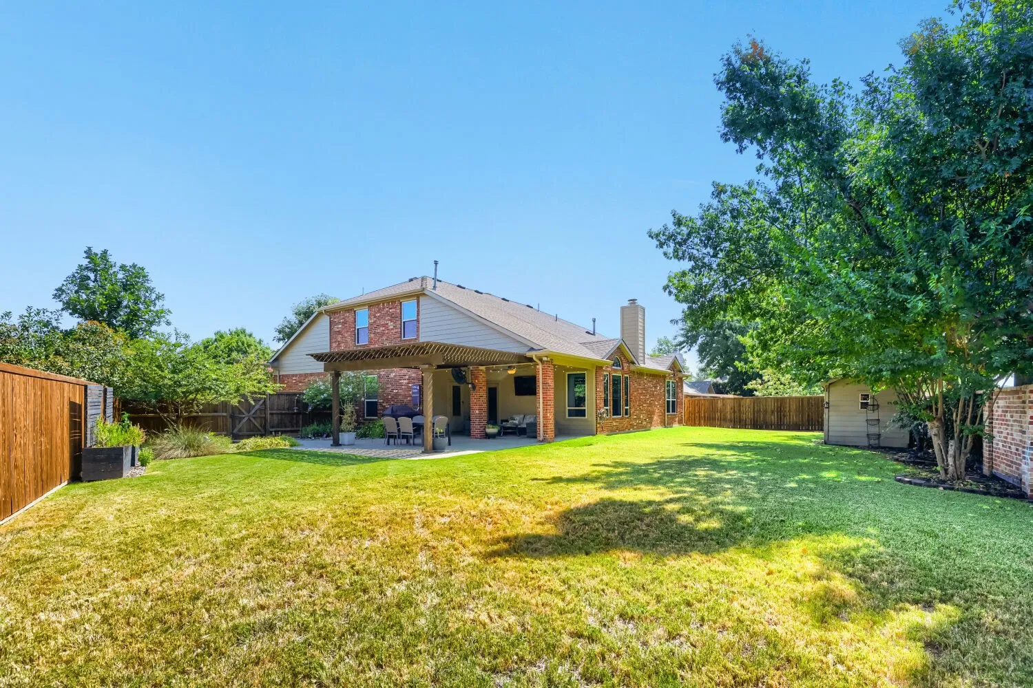 Extensive space ideal for hosting and entertaining guests.