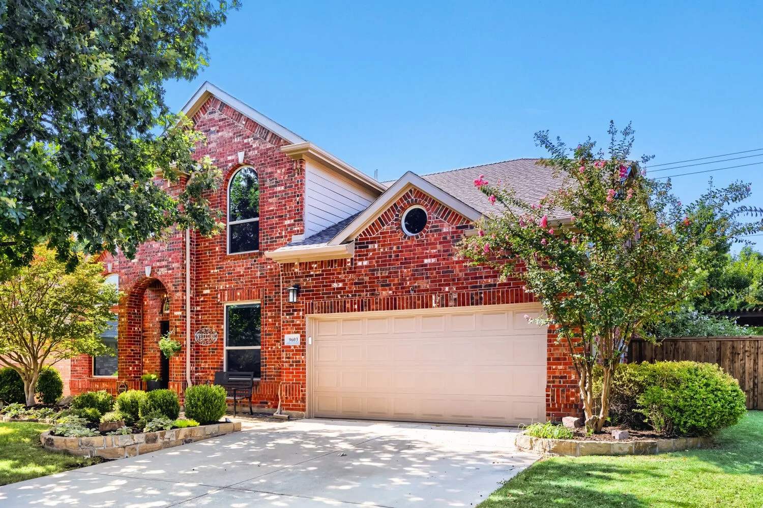 Single Family Residence For Sale in Collin County , 9603 Honeysuckle Drive, Frisco, Texas 75035, 4 Bedroom, 3 Bathroom, 3 Garage spaces, 2,717 Sqft, built in 2000, mls#21356078, Real Estate Agent in Frisco, Homes For Sale in Collin county, Homes For Sale in Frisco, Realtor in Frisco Texas, Real Estate Brokerage Independent Realty Texas, Luminita Cordes Realtor