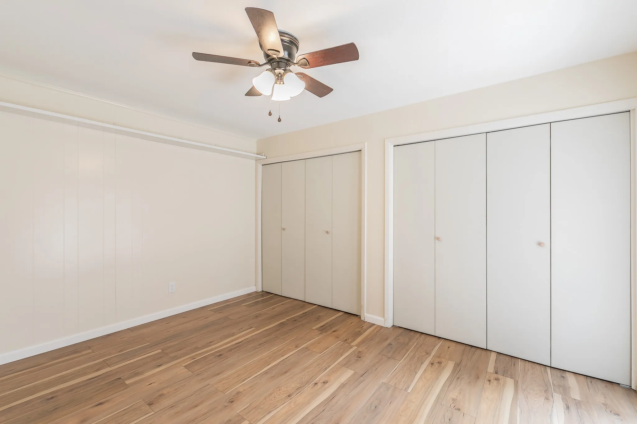 Townhouse For Sale in Tarrant County , 2807 Summit View Drive, Bedford, Texas 76021, 3 Bedroom, 2 Bathroom, 2 Garage spaces, 1,608 Sqft, built in 1972, mls#21360953, Real Estate Agent in Bedford, Homes For Sale in Tarrant county, Homes For Sale in Bedford, Realtor in Bedford Texas, Real Estate Brokerage Independent Realty Texas, Luminita Cordes Realtor