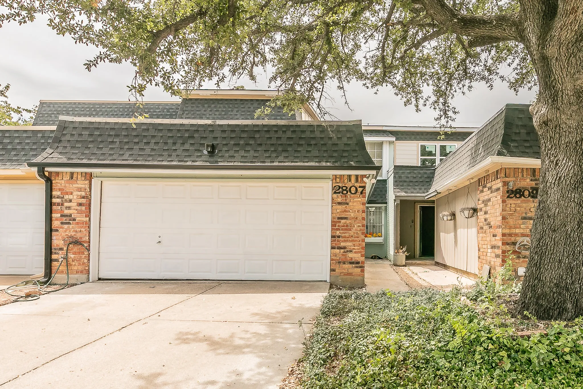 Townhouse For Sale in Tarrant County , 2807 Summit View Drive, Bedford, Texas 76021, 3 Bedroom, 2 Bathroom, 2 Garage spaces, 1,608 Sqft, built in 1972, mls#21360953, Real Estate Agent in Bedford, Homes For Sale in Tarrant county, Homes For Sale in Bedford, Realtor in Bedford Texas, Real Estate Brokerage Independent Realty Texas, Luminita Cordes Realtor