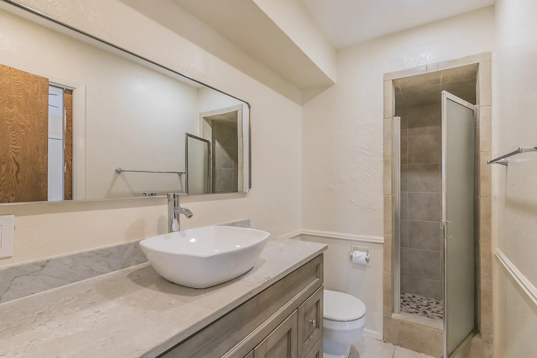 Townhouse For Sale in Tarrant County , 2807 Summit View Drive, Bedford, Texas 76021, 3 Bedroom, 2 Bathroom, 2 Garage spaces, 1,608 Sqft, built in 1972, mls#21360953, Real Estate Agent in Bedford, Homes For Sale in Tarrant county, Homes For Sale in Bedford, Realtor in Bedford Texas, Real Estate Brokerage Independent Realty Texas, Luminita Cordes Realtor