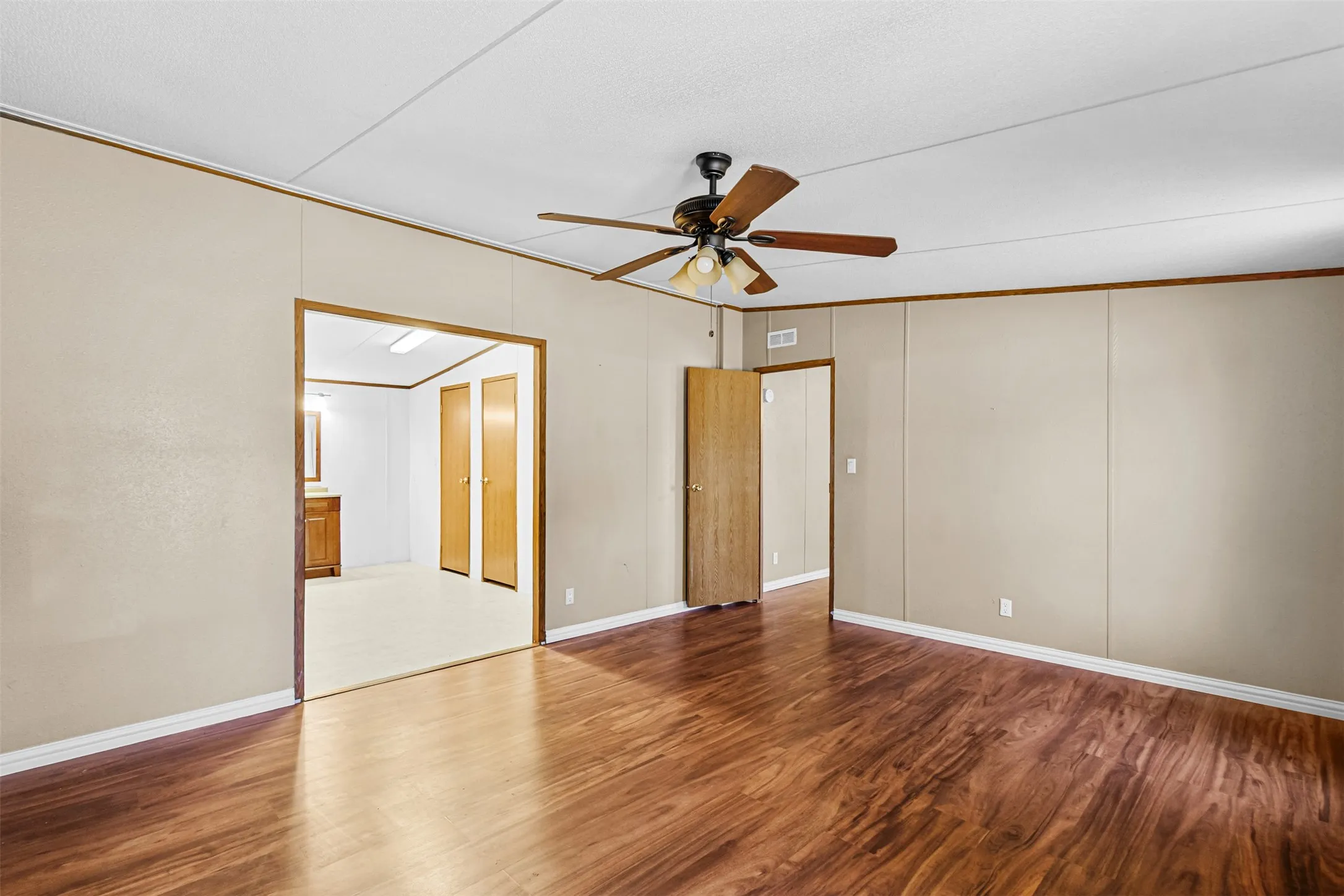 Mobile Home For Sale in Denton County , 12156 Thistle Lane, Justin, Texas 76247, 3 Bedroom, 2 Bathroom, Garage spaces, 1,680 Sqft, built in 1999, mls#21360505, Real Estate Agent in Justin, Homes For Sale in Denton county, Homes For Sale in Justin, Realtor in Justin Texas, Real Estate Brokerage Independent Realty Texas, Luminita Cordes Realtor