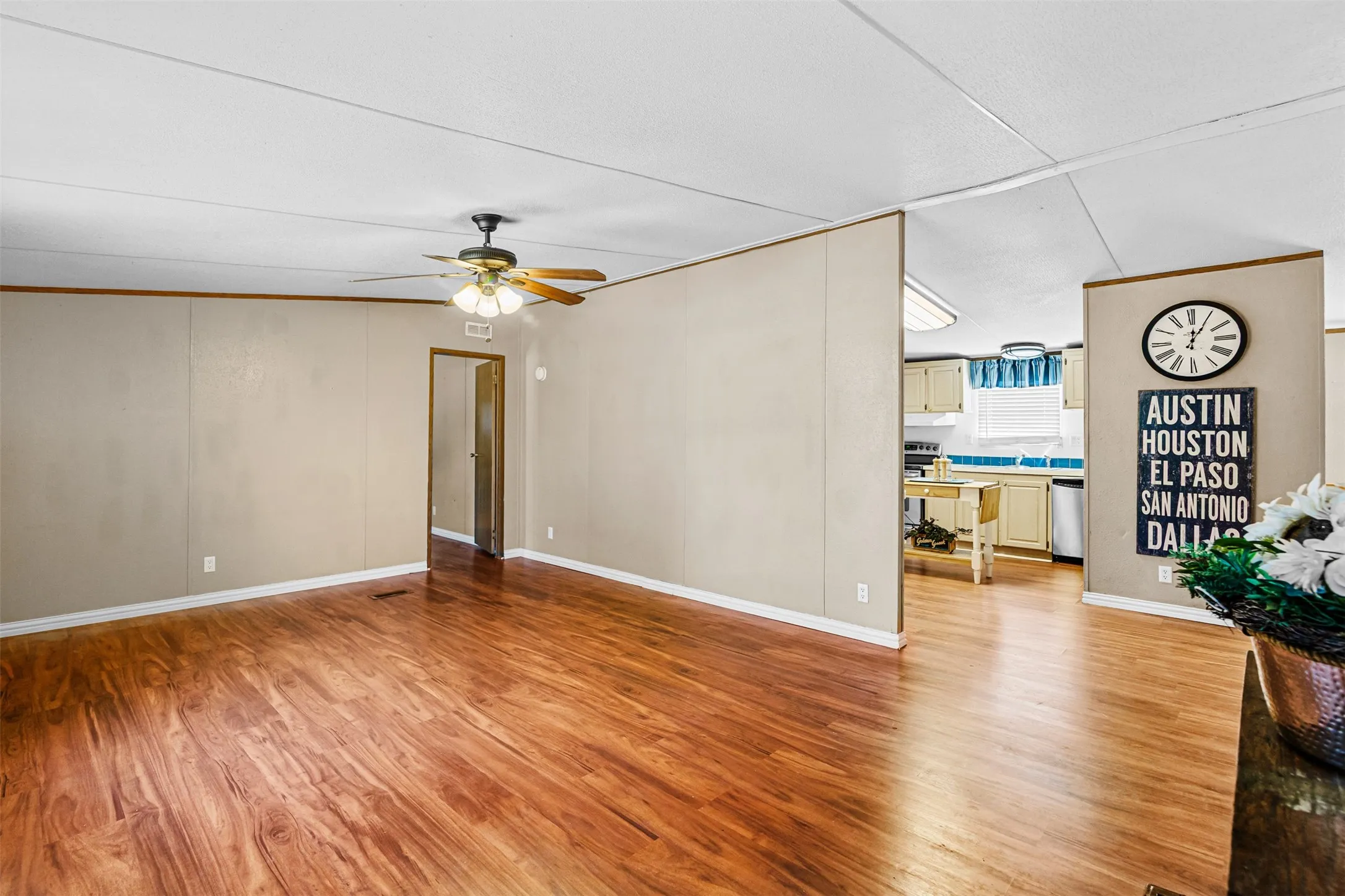 Mobile Home For Sale in Denton County , 12156 Thistle Lane, Justin, Texas 76247, 3 Bedroom, 2 Bathroom, Garage spaces, 1,680 Sqft, built in 1999, mls#21360505, Real Estate Agent in Justin, Homes For Sale in Denton county, Homes For Sale in Justin, Realtor in Justin Texas, Real Estate Brokerage Independent Realty Texas, Luminita Cordes Realtor