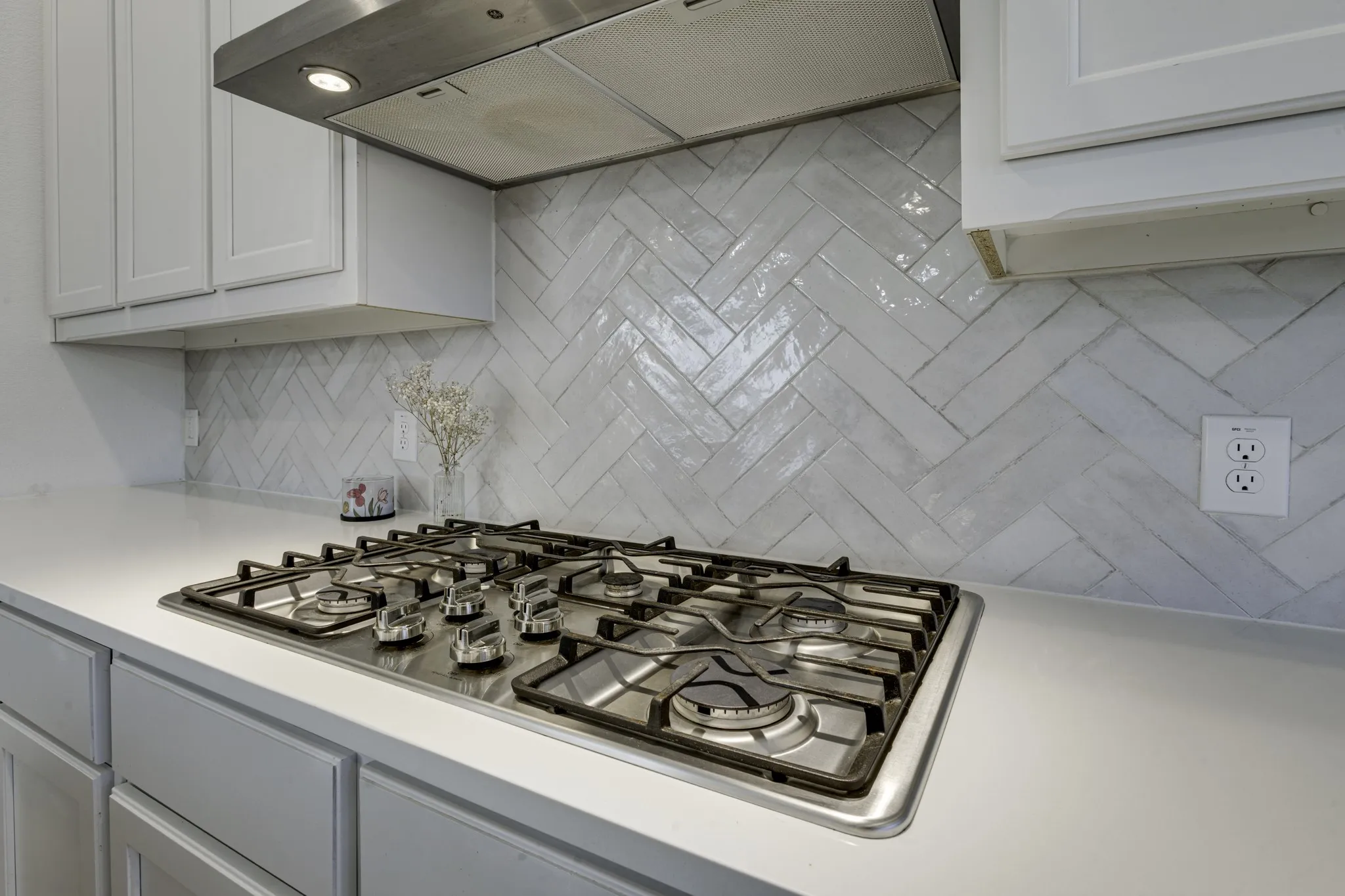 four burner gas cooktop.
