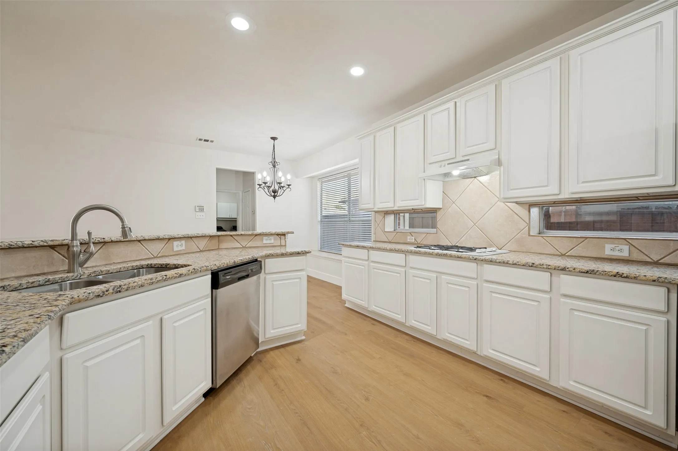 Single Family Residence For Rent in Collin County , 7140 Bryce Canyon Drive, Mc Kinney, Texas 75072, 3 Bedroom, 3 Bathroom, 2 Garage spaces, 2,530 Sqft, built in 2001, mls#21360873, Real Estate Agent in Mc Kinney, Homes For Rent in Collin county, Homes For Rent in Mc Kinney, Realtor in Mc Kinney Texas, Real Estate Brokerage Independent Realty Texas, Luminita Cordes Realtor