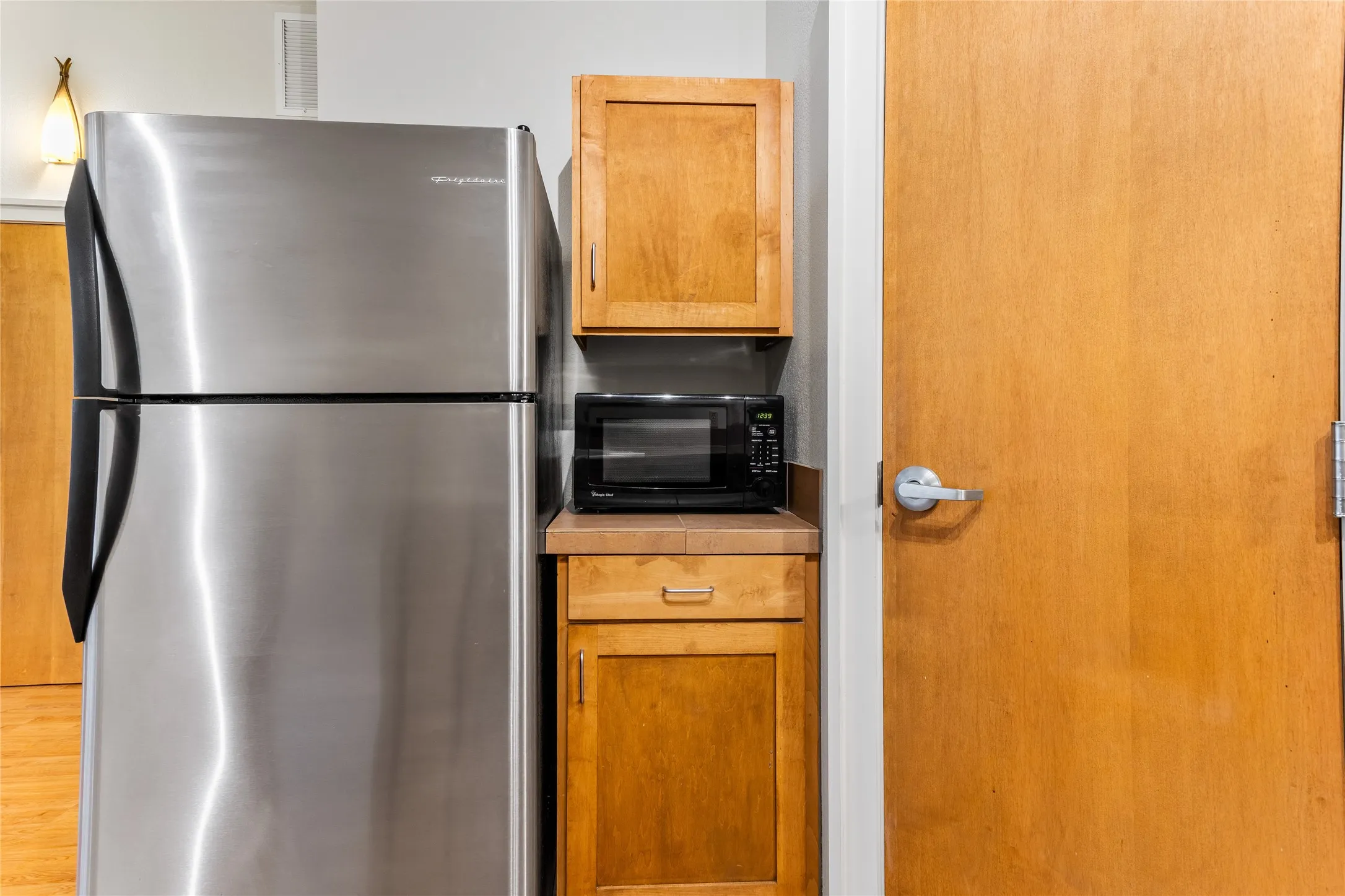 Apartment For Rent in Tarrant County , 1617 W Oleander Street 225, Fort Worth, Texas 76104, 1 Bedroom, 1 Bathroom, Garage spaces, 800 Sqft, built in 2004, Price $1,410, mls#21355030, Real Estate Agent in Fort Worth, Homes For Rent in Tarrant county, Homes For Rent in Fort Worth, Realtor in Fort Worth Texas, Real Estate Brokerage Independent Realty Texas, Luminita Cordes Realtor