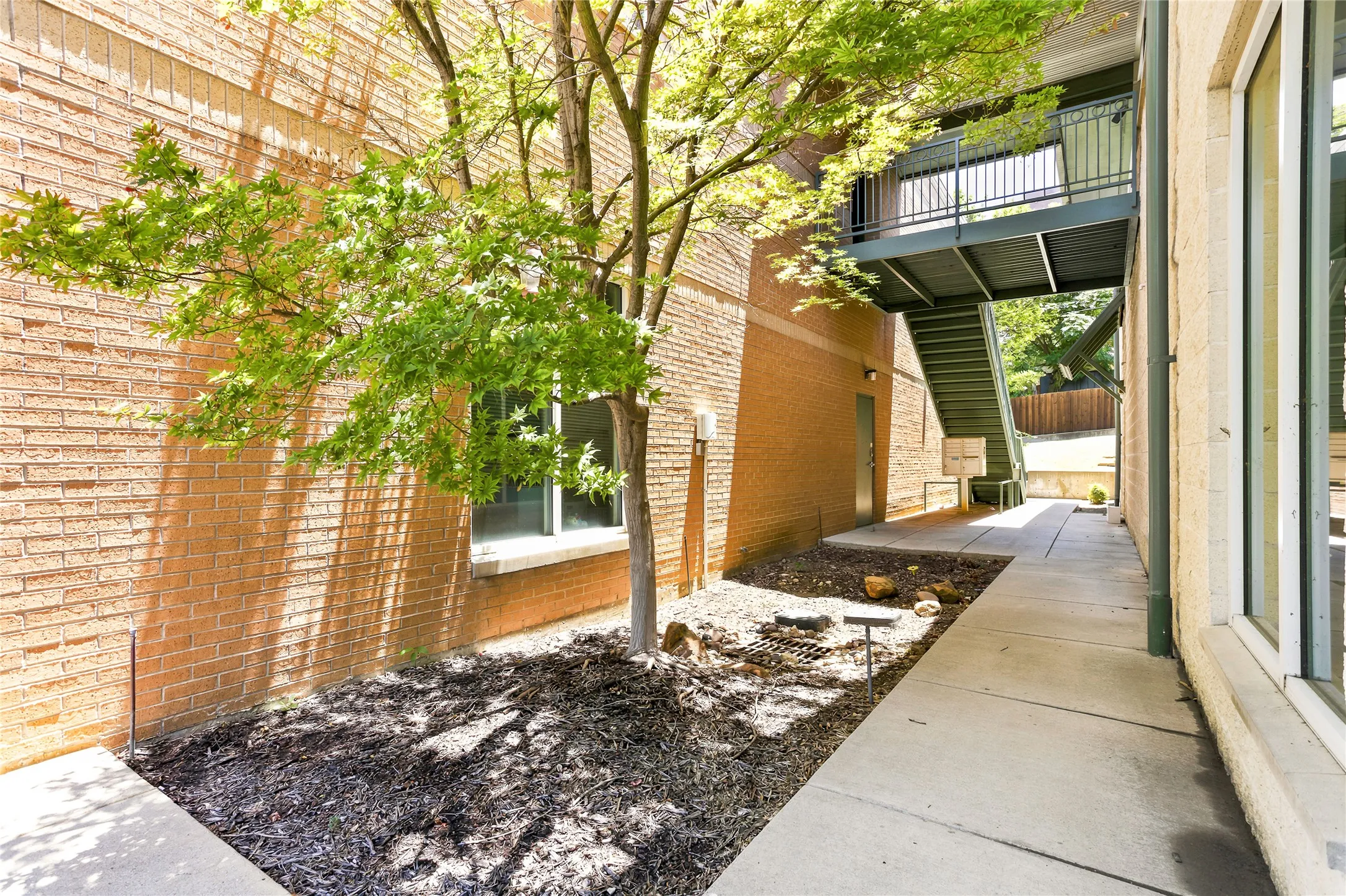 Apartment For Rent in Tarrant County , 1617 W Oleander Street 225, Fort Worth, Texas 76104, 1 Bedroom, 1 Bathroom, Garage spaces, 800 Sqft, built in 2004, Price $1,410, mls#21355030, Real Estate Agent in Fort Worth, Homes For Rent in Tarrant county, Homes For Rent in Fort Worth, Realtor in Fort Worth Texas, Real Estate Brokerage Independent Realty Texas, Luminita Cordes Realtor